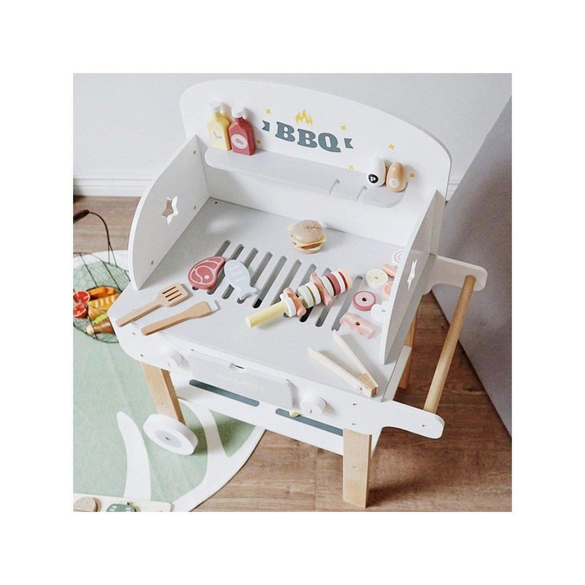 Voir la diapositive 3 : 1001JOUETS Barbecue en Bois - Avec Accessoires - 75 cm