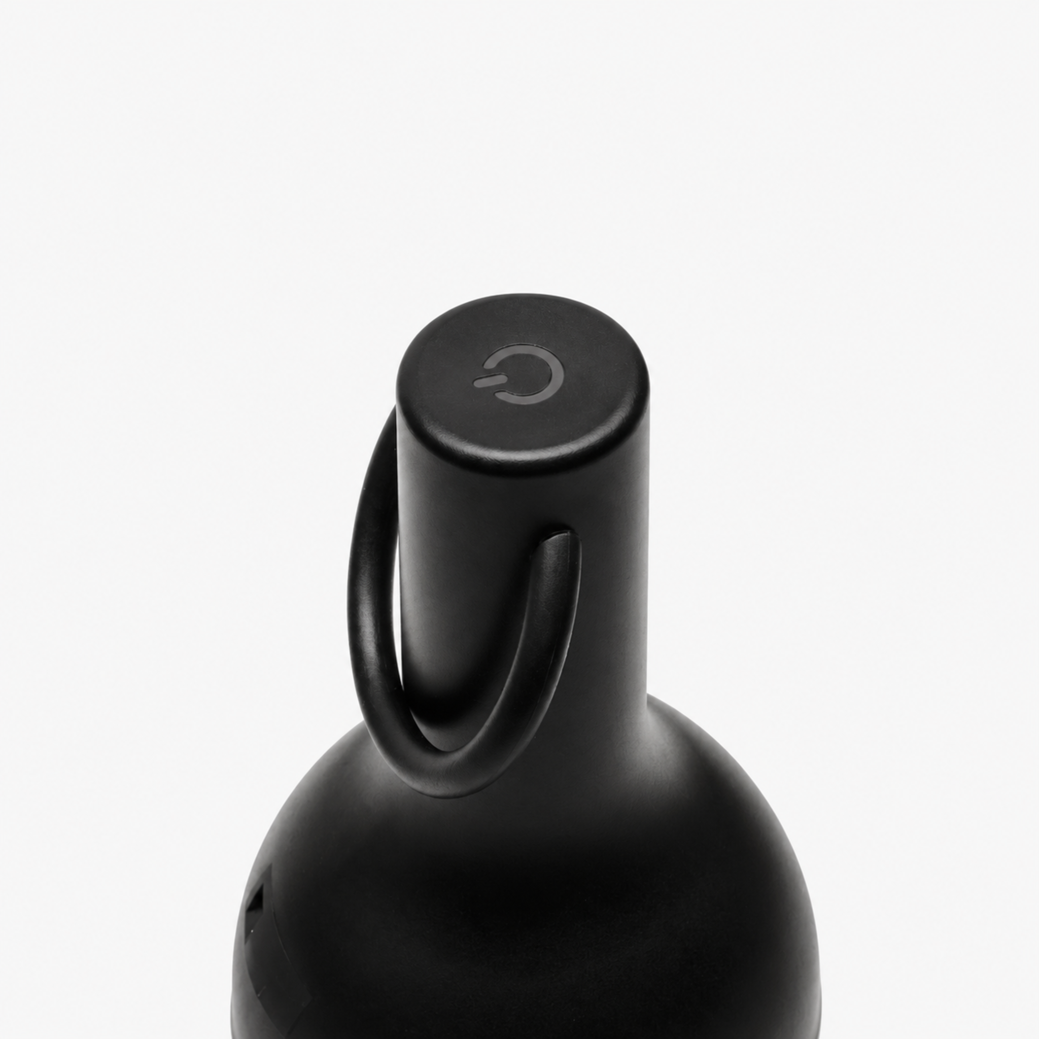 Voir la diapositive 5 : MAISON PAVANE Lampe nomade en plastique noir-Elo