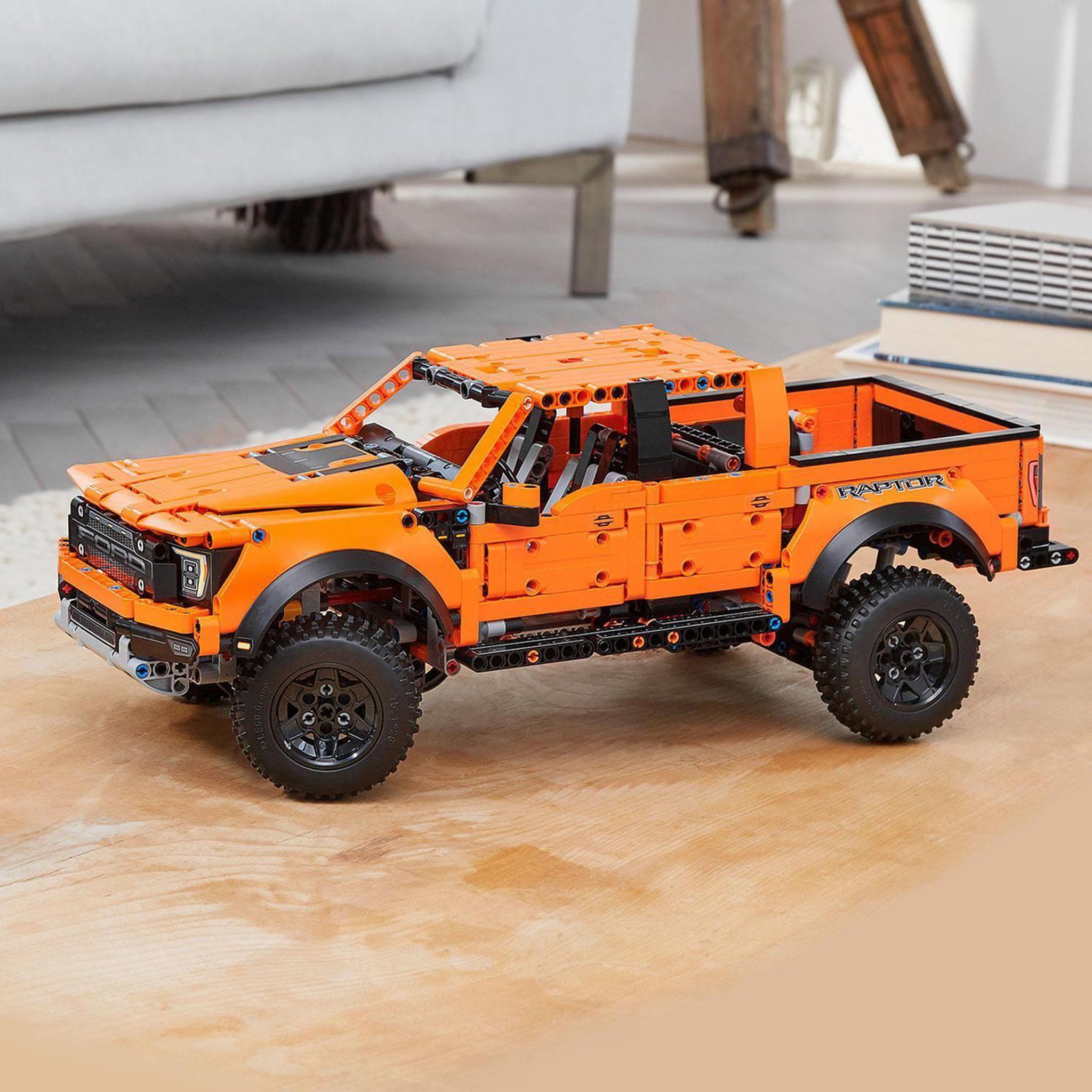 Voir la diapositive 3 : LEGO Technic 42126 Kit Ford F-150 Raptor 