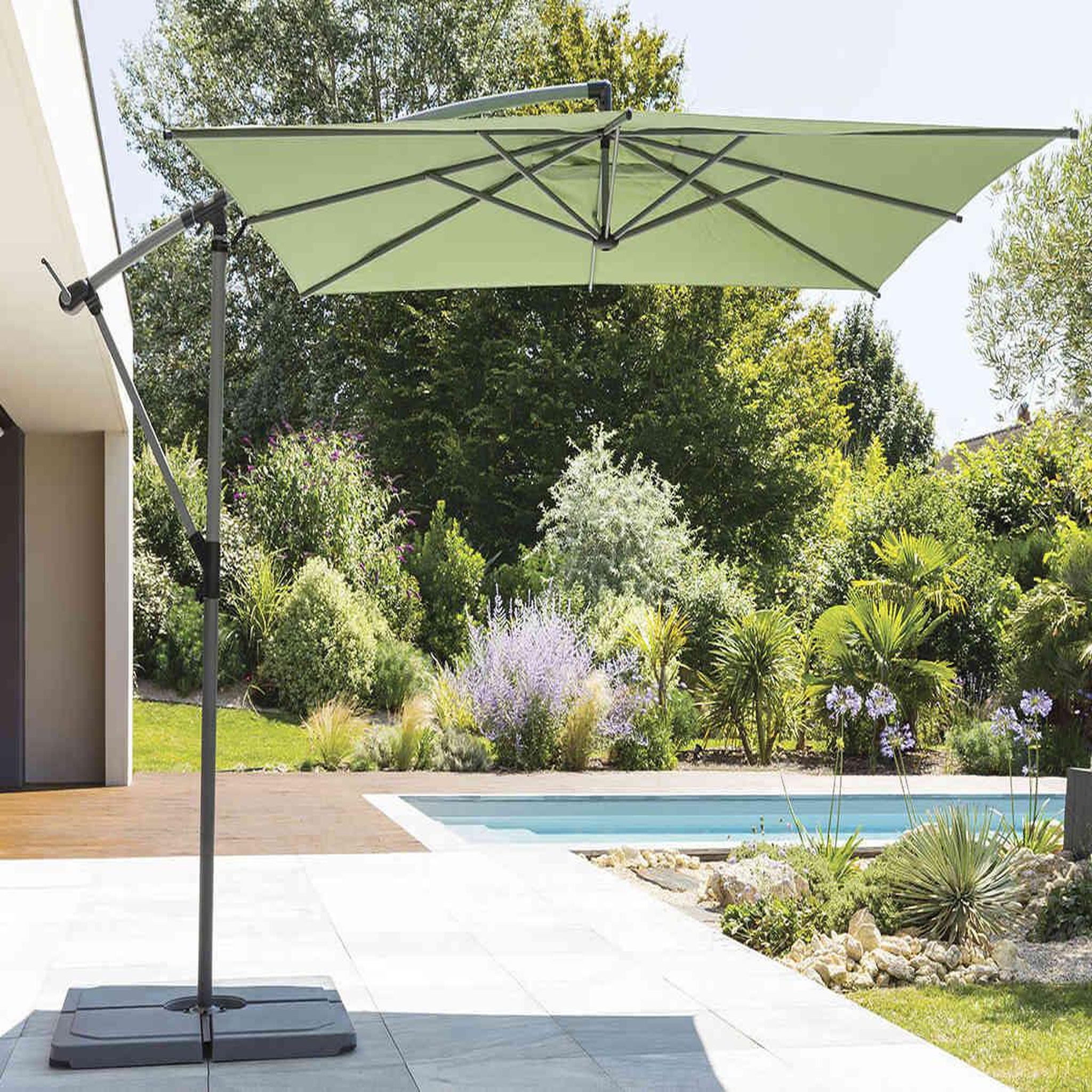 Voir la diapositive 1 : HESPERIDE Parasol déporté carré Manoa Olive - 2,5 x 2,5 m - Hespéride