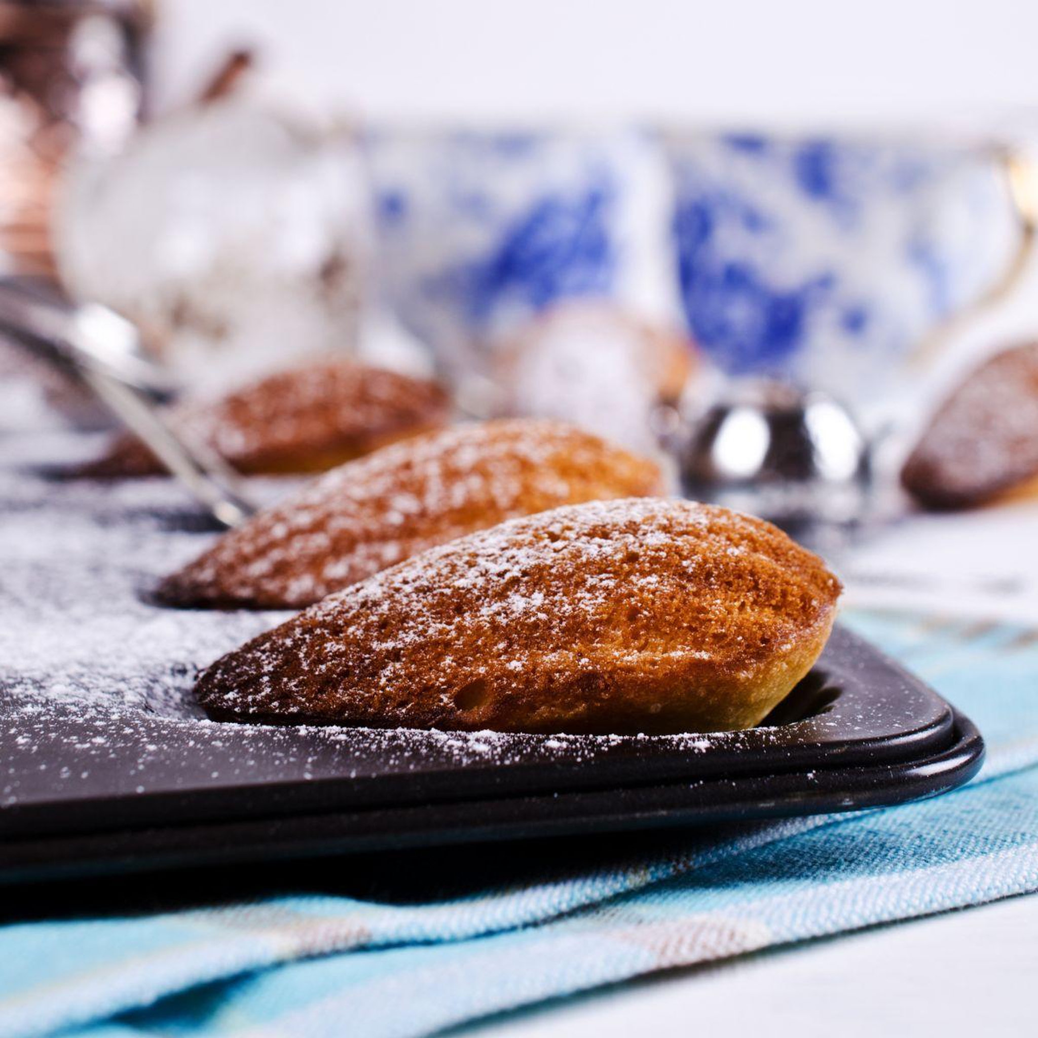 Voir la diapositive 4 : ZENKER Lot de 2 moules à madeleines 12 empreintes zenker spécial countries