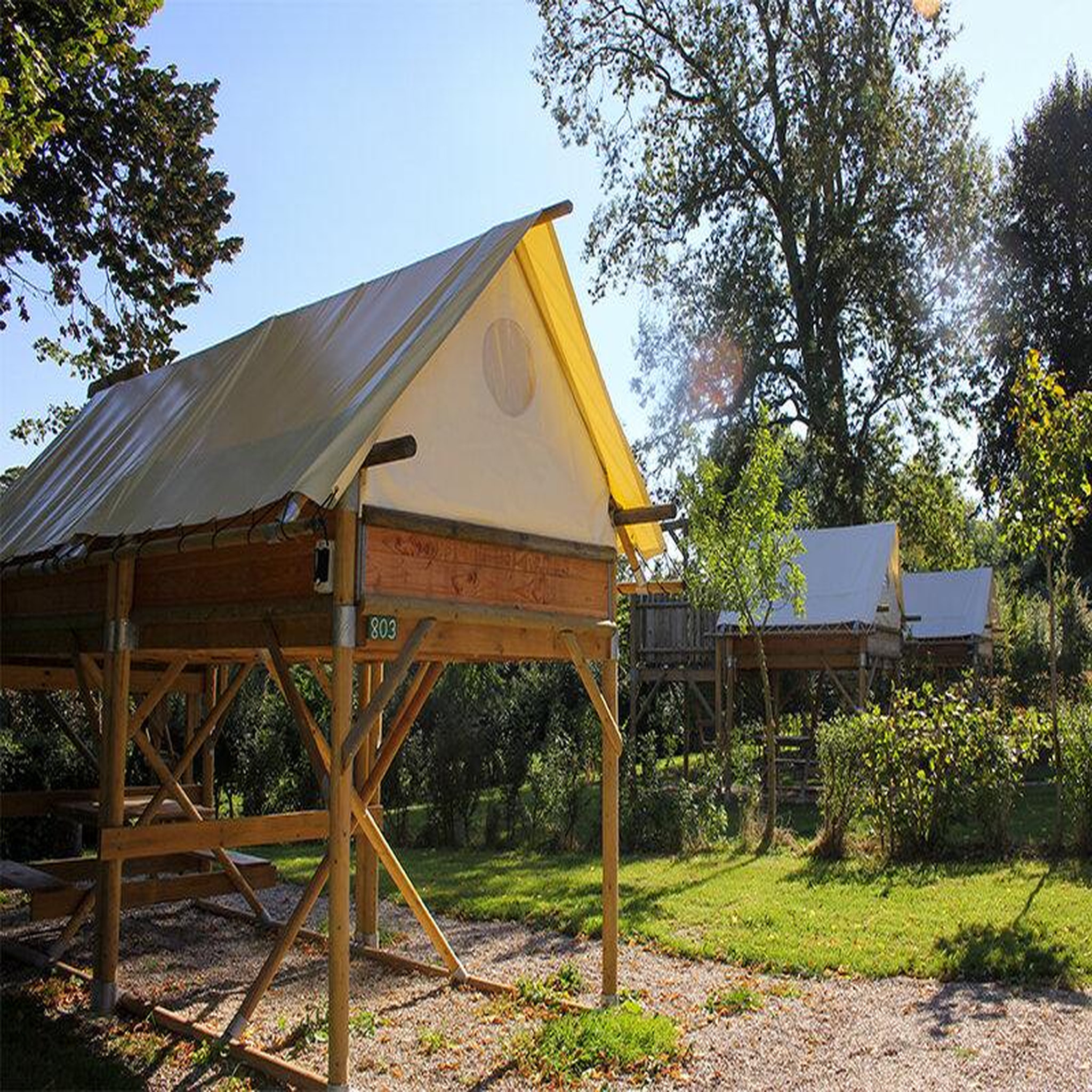 Voir la diapositive 2 : Smartbox Séjour insolite : 3 jours en tipi ou en tente perchée près d'abbeville - coffret cadeau séjour