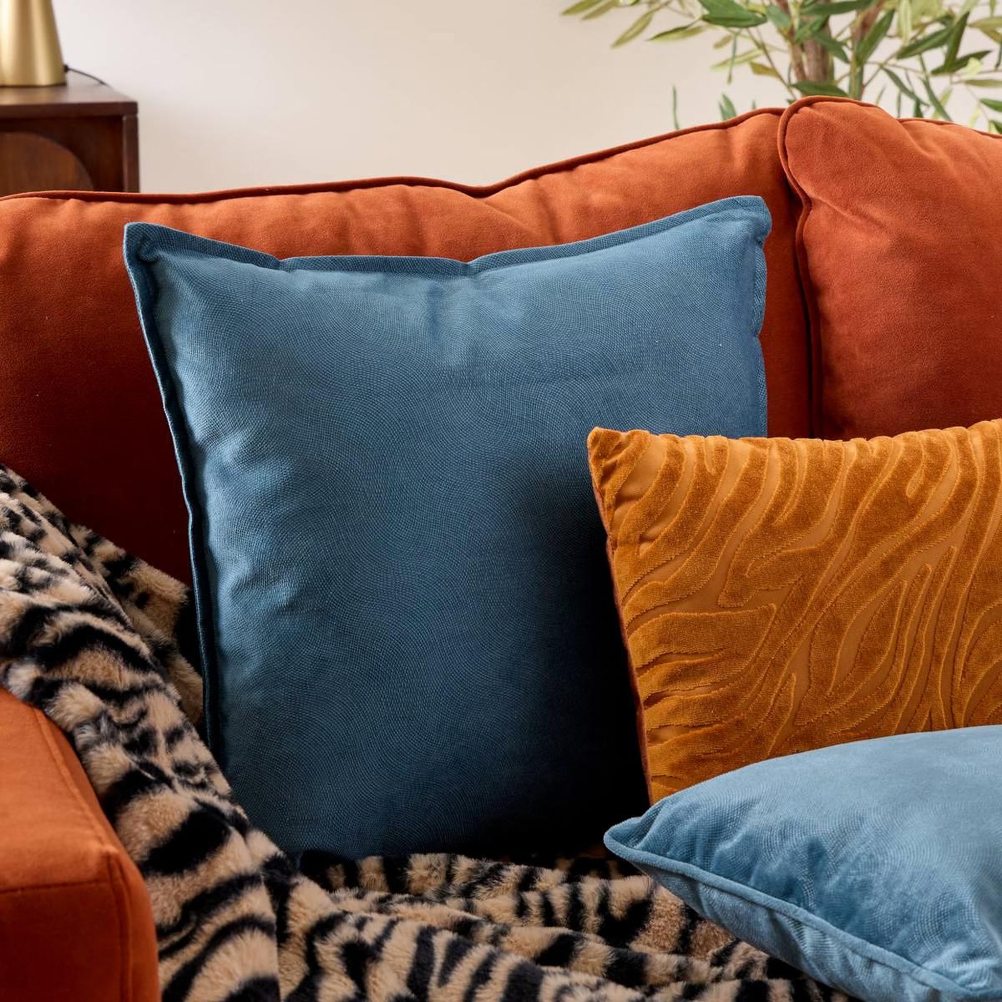 Voir la diapositive 5 : ATMOSPHERA Coussin déco uni  lilou  45x45cm bleu égéen