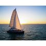 Voir la diapositive 3 : Smartbox Balade en catamaran pour 2 adultes et 1 enfant depuis La Rochelle au coucher du soleil - Coffret Cadeau Sport & Aventure