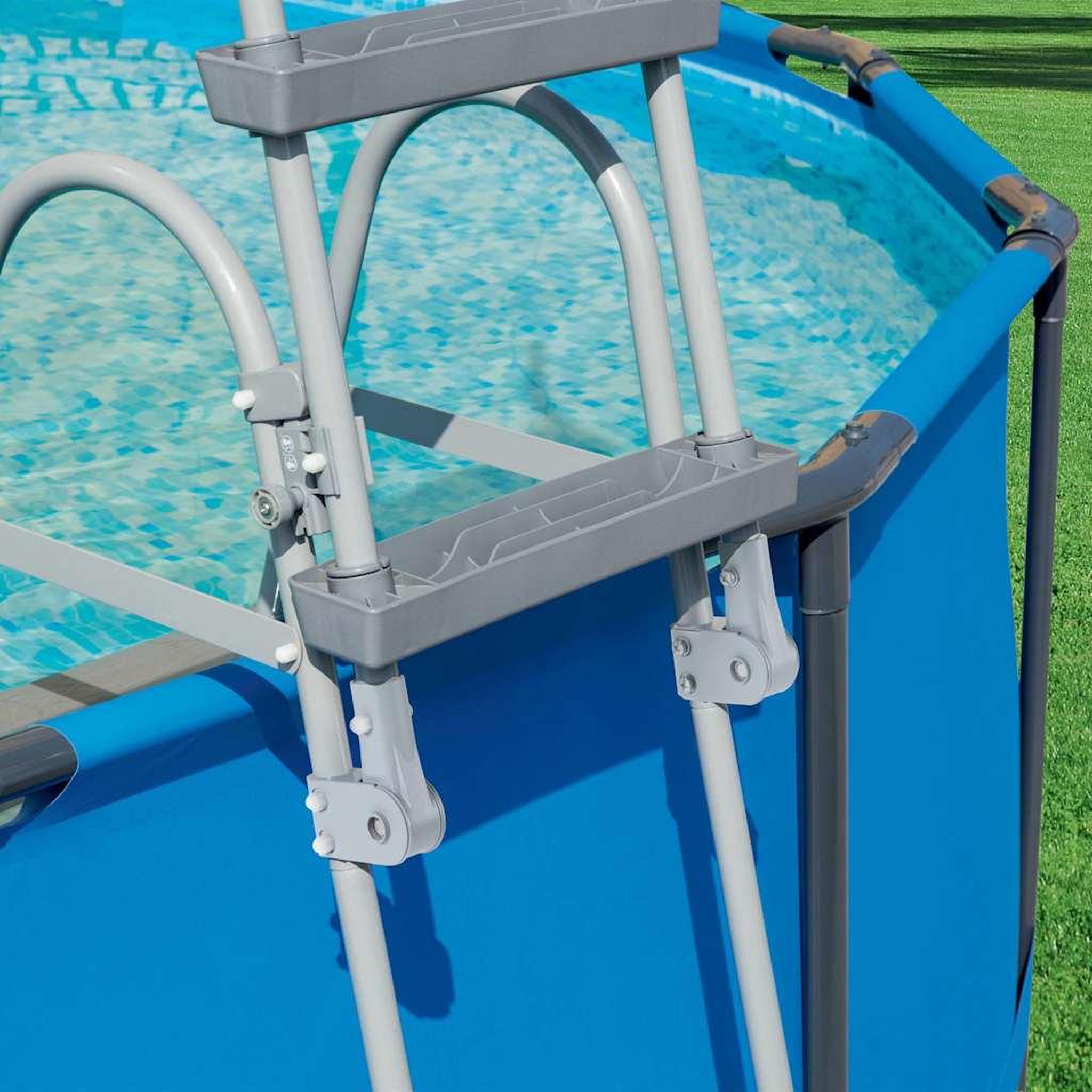 Voir la diapositive 5 : BESTWAY Bestway Echelle de piscine a 4 marches Flowclear 122 cm 58331