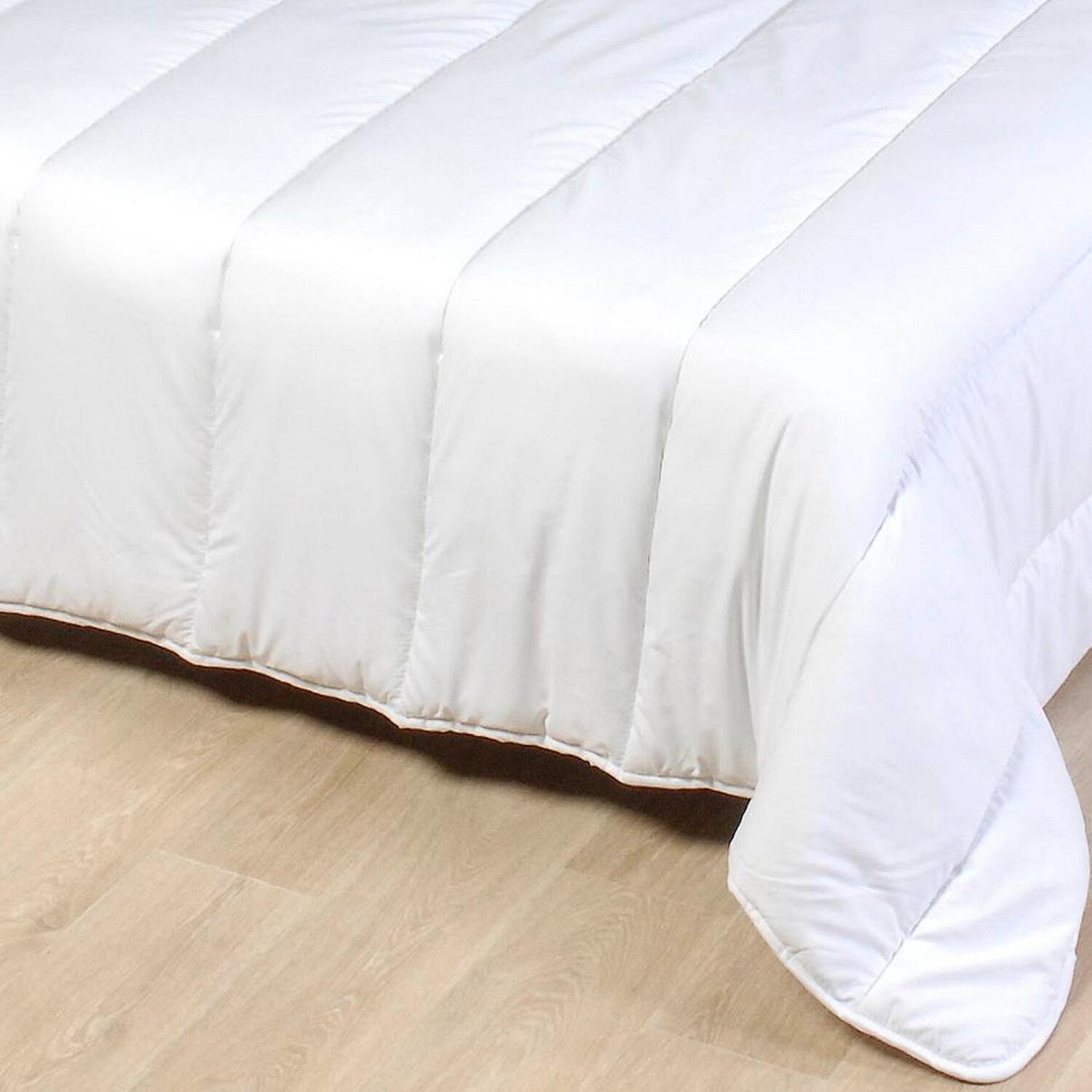 Voir la diapositive 2 : Home collection Couette blanche 240x220cm 350gr france