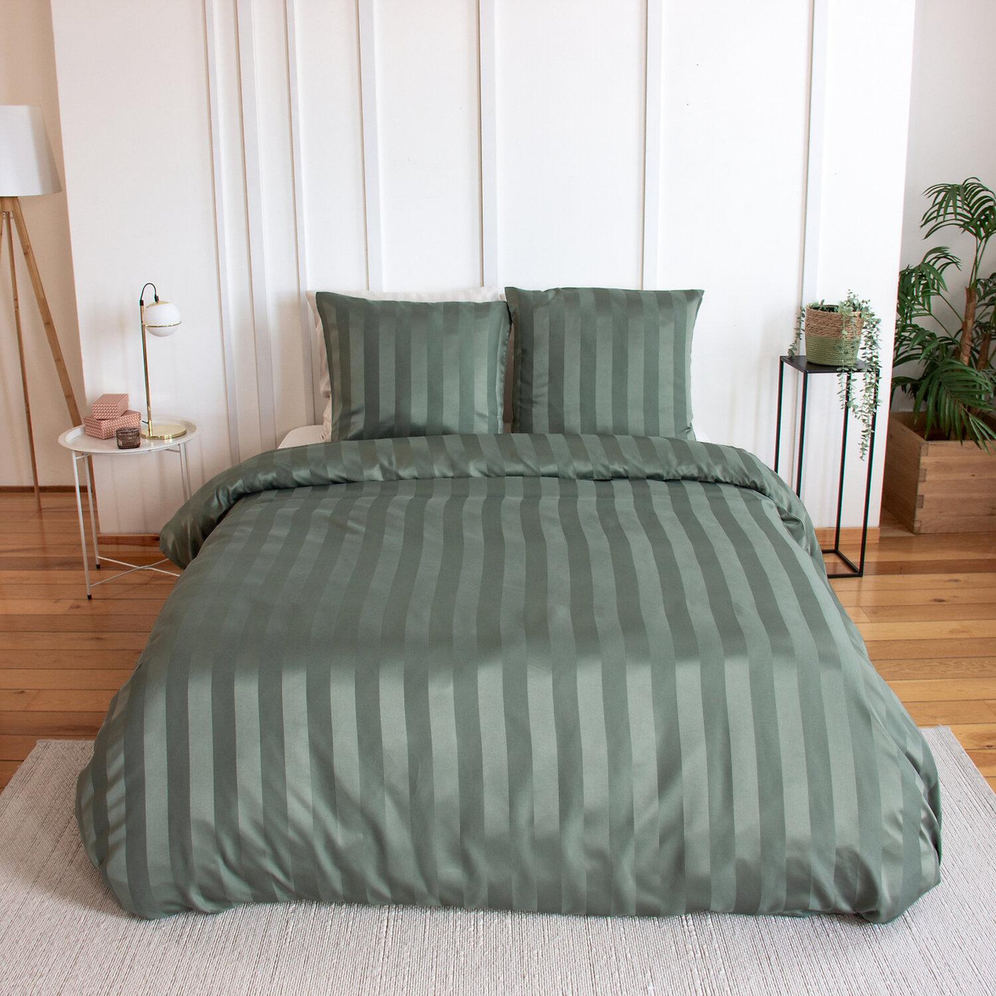 Voir la diapositive 1 : Home collection Parure housse de couette 100% satin de microfibre