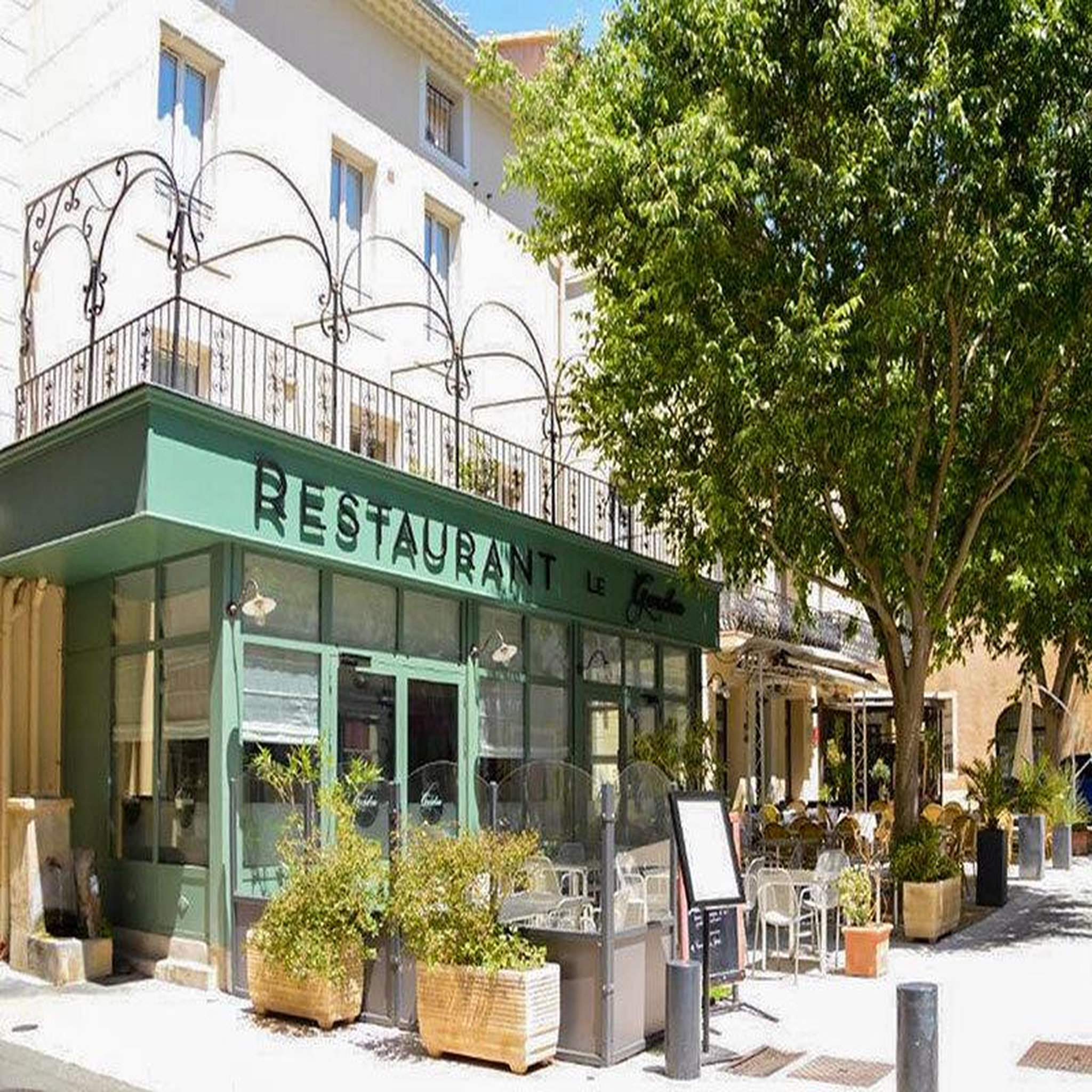 Voir la diapositive 3 : Smartbox Séjour luxueux de 4 jours avec dîner et pause détente en hôtel 4* à orange - coffret cadeau séjour