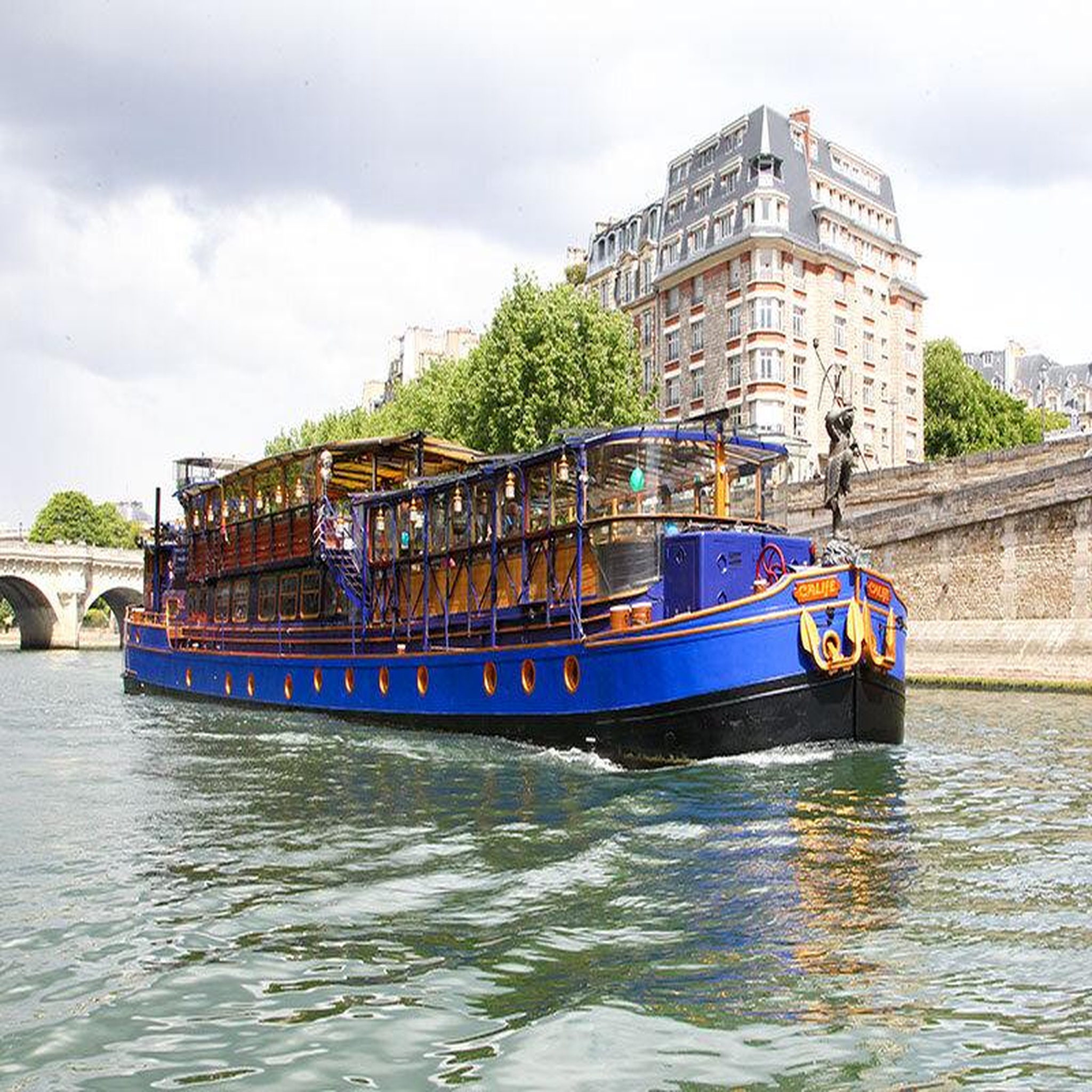 Voir la diapositive 3 : Smartbox Soirée romantique : dîner gastronomique 3 plats avec cocktail et croisière de 2h sur la seine - coffret cadeau gastronomie