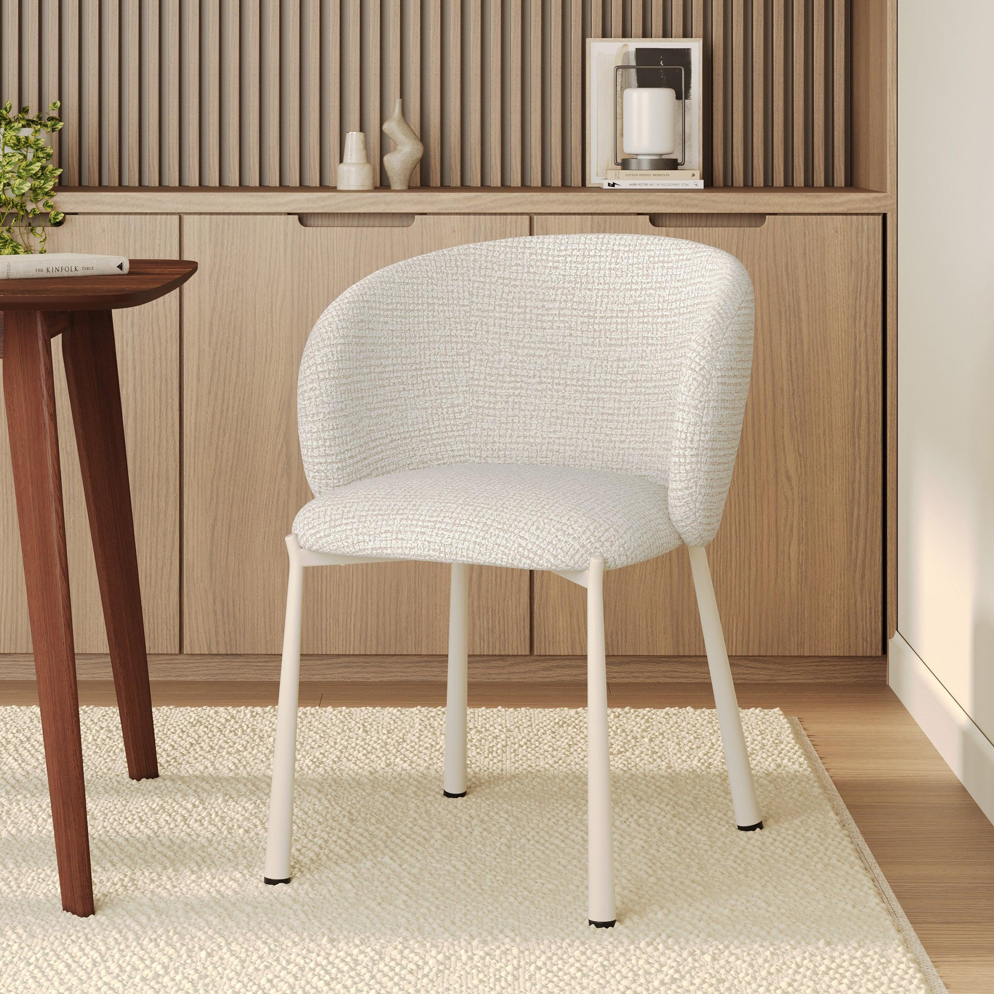 Voir la diapositive 2 : MAISON PAVANE Chaise en tissu texturé écru chiné-danaë