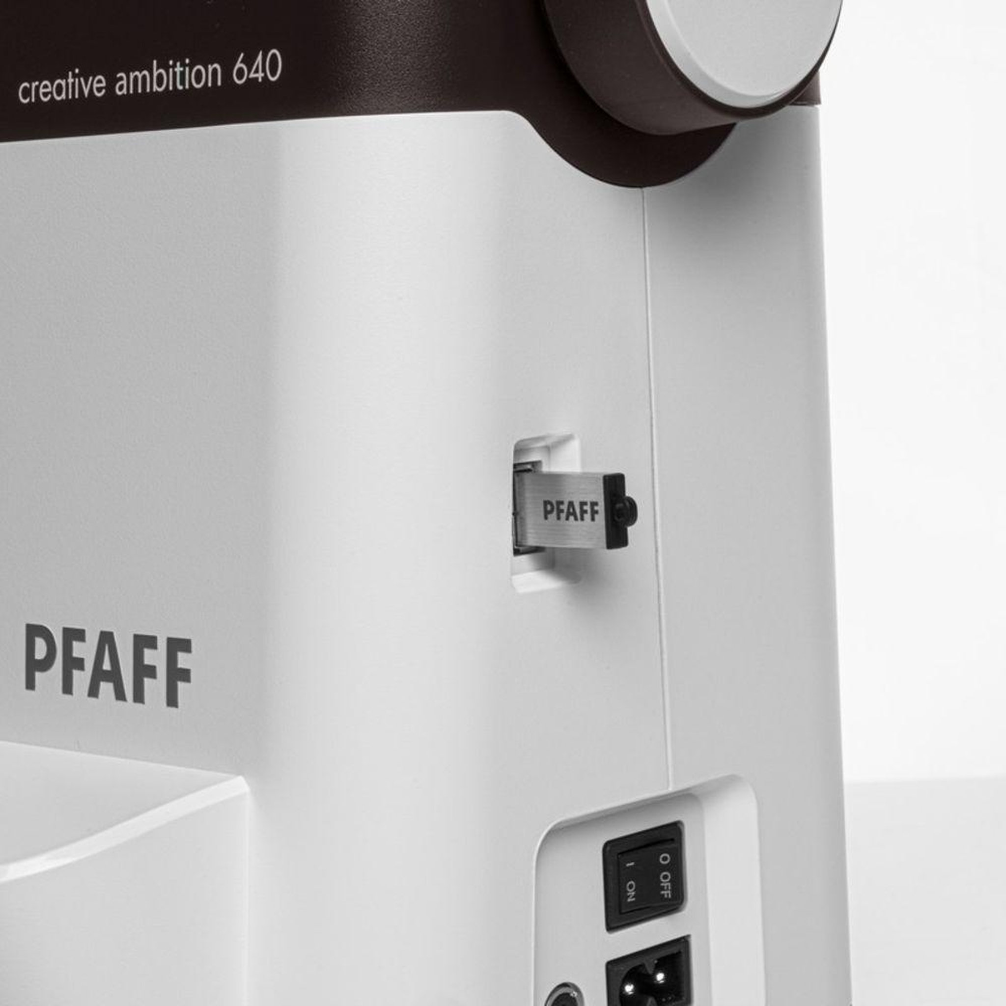 Voir la diapositive 2 : Pfaff Machine à coudre et à broder pfaff ambition 640