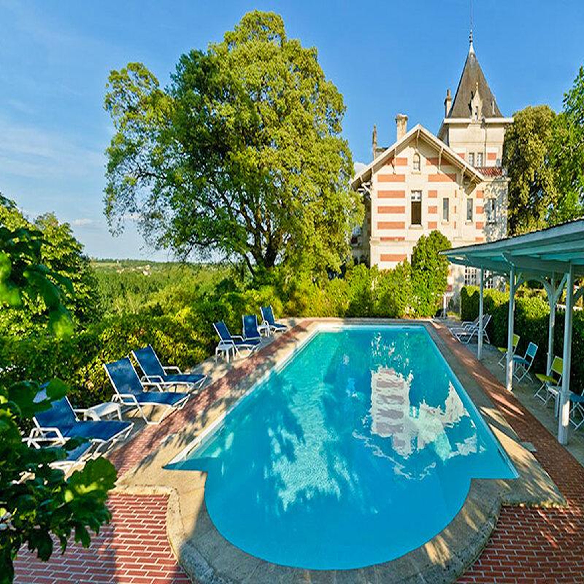 Voir la diapositive 2 : Smartbox 2 jours d'exception avec massage et accès au spa dans un hôtel 4* près de cognac - coffret cadeau séjour