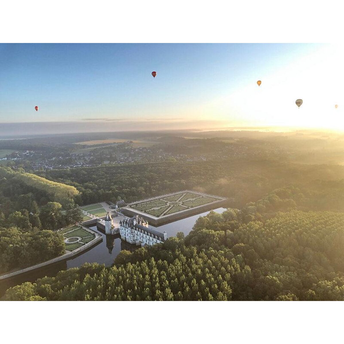 Smartbox Vol en montgolfière pour 2 au-dessus du château de Chenonceau - Coffret Cadeau Sport & Aventure