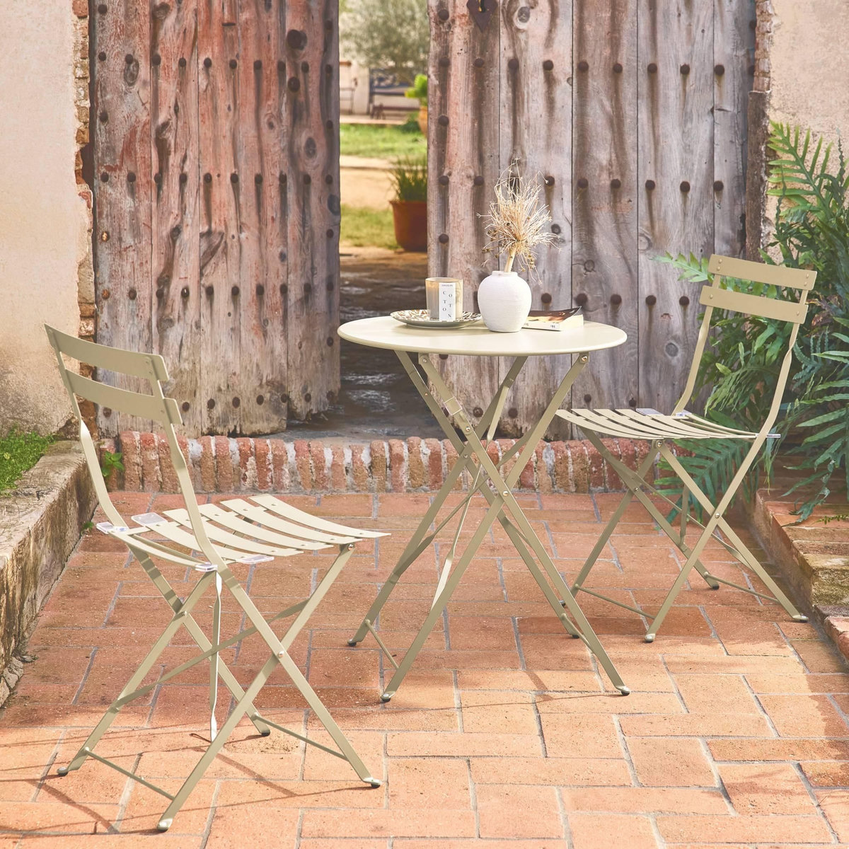 SWEEEK Table de jardin bistrot pliante métal + 2 assises beige Ø60 x 70cm. acier thermolaqué