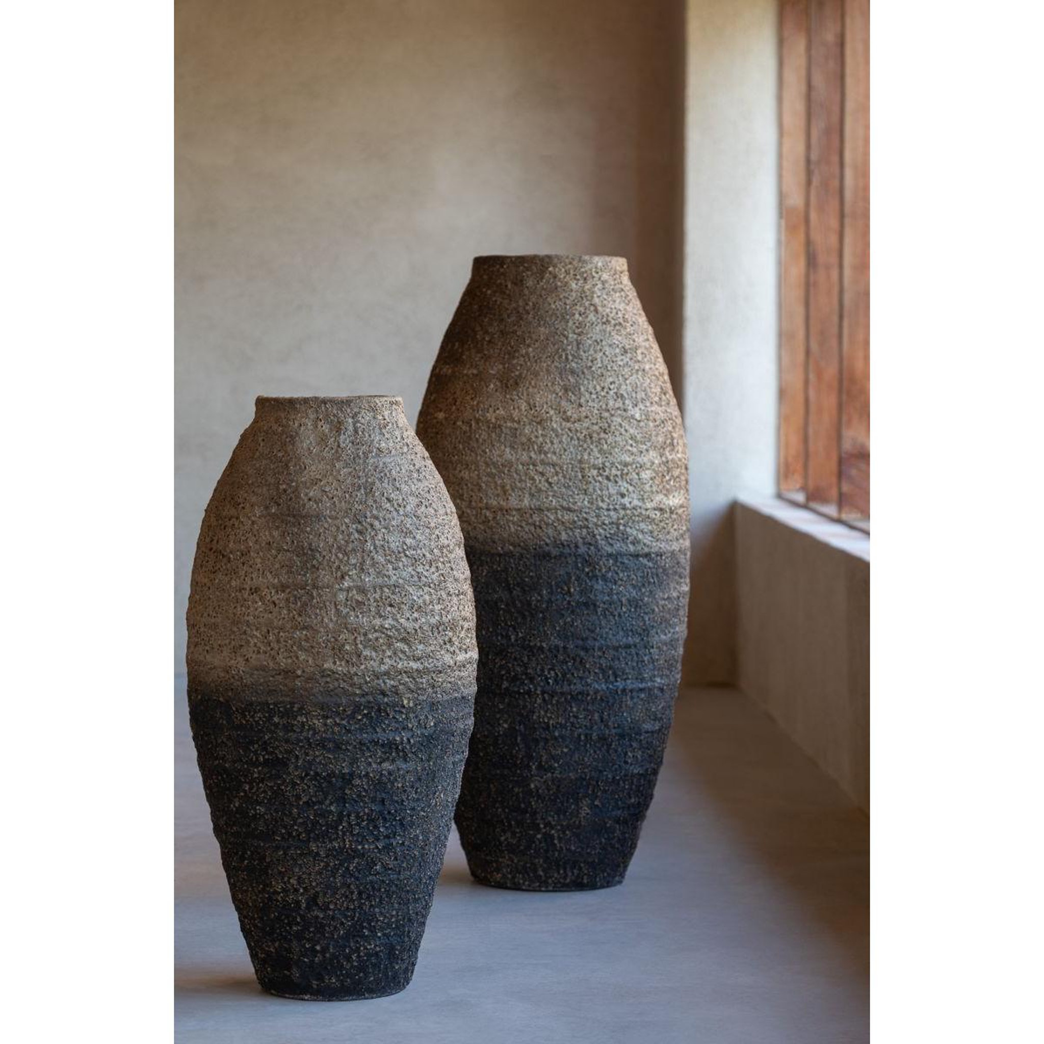 Voir la diapositive 6 : J-LINE Vase antique en ciment  mack  80cm marron & noir