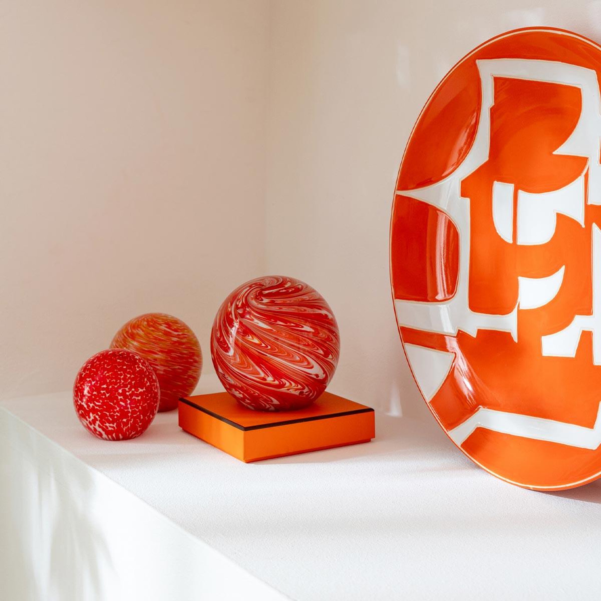 Voir la diapositive 2 : J-LINE Presse-papier en verre  naranja  12cm orange