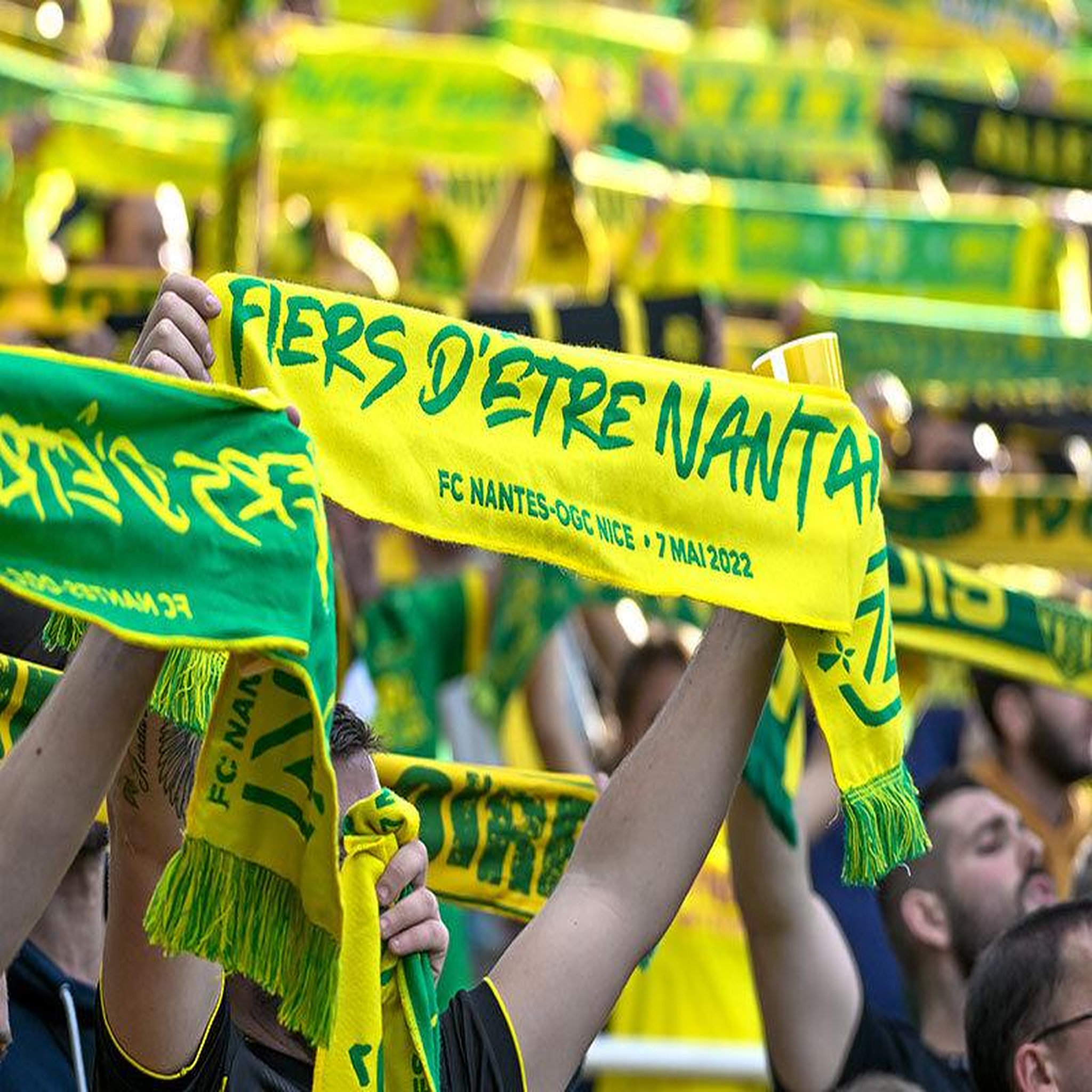 Voir la diapositive 5 : Smartbox FC Nantes : bon cadeau de 49,90 € sur la billetterie pour un match au choix pour 2 personnes - Coffret Cadeau Sport & Aventure