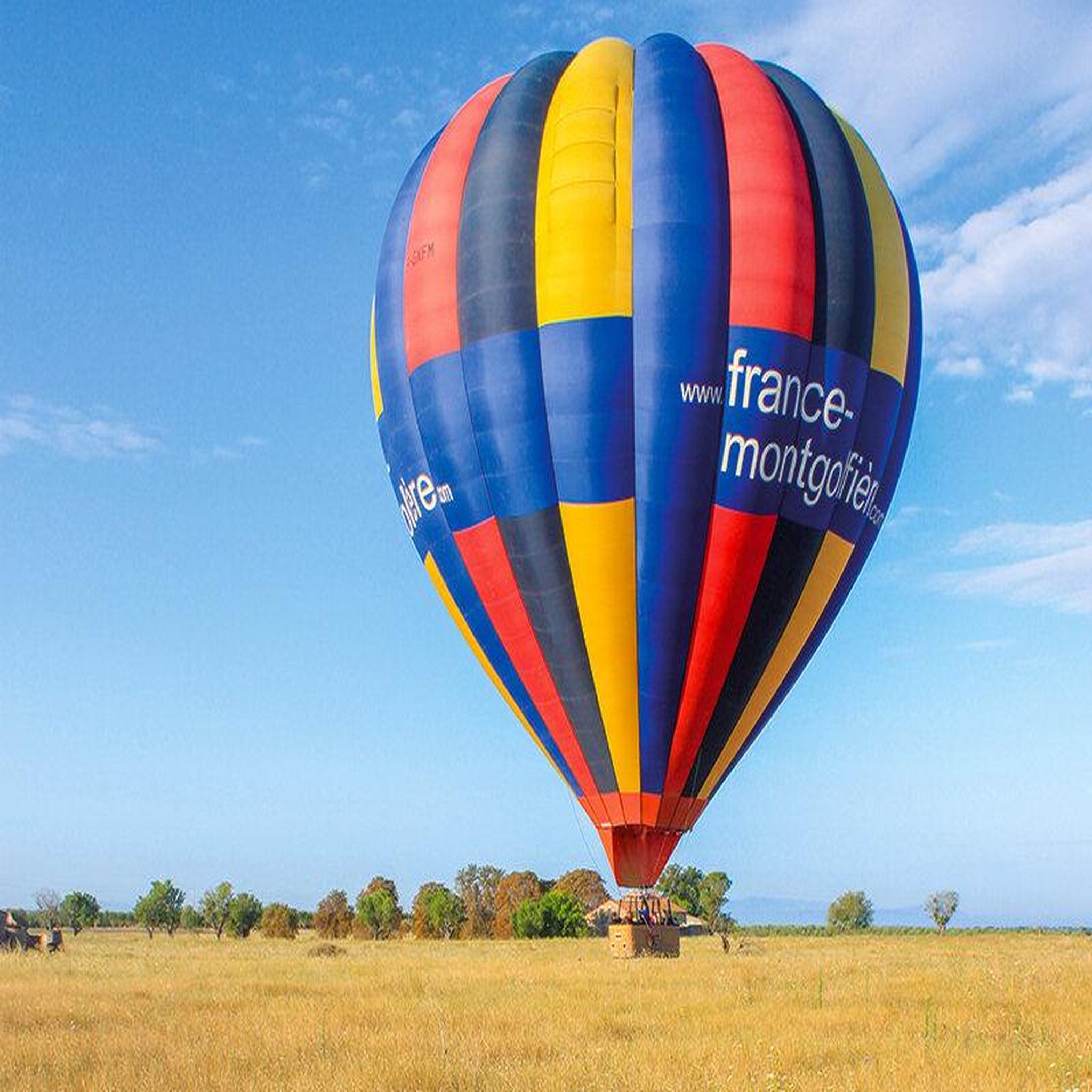 Voir la diapositive 3 : Smartbox Vol en montgolfière pour 2 personnes près d'auxerre en semaine - coffret cadeau sport & aventure