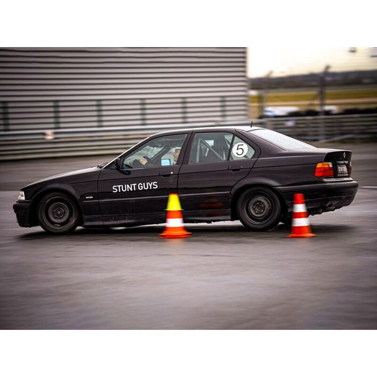 Smartbox Le plein de sensations fortes avec un baptême de course-poursuite en passager - Coffret Cadeau Sport & Aventure