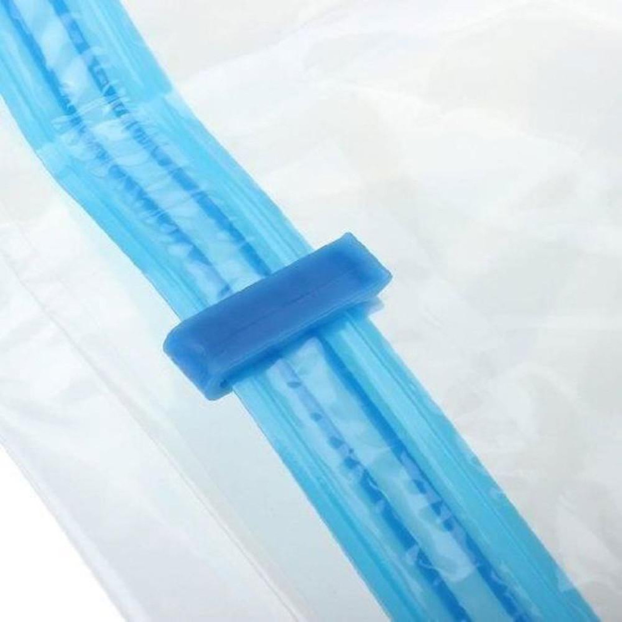 Voir la diapositive 3 : Lot de 5 housses de rangement sous vide étanches 100 x 80 cm avec valve bleue transparentes