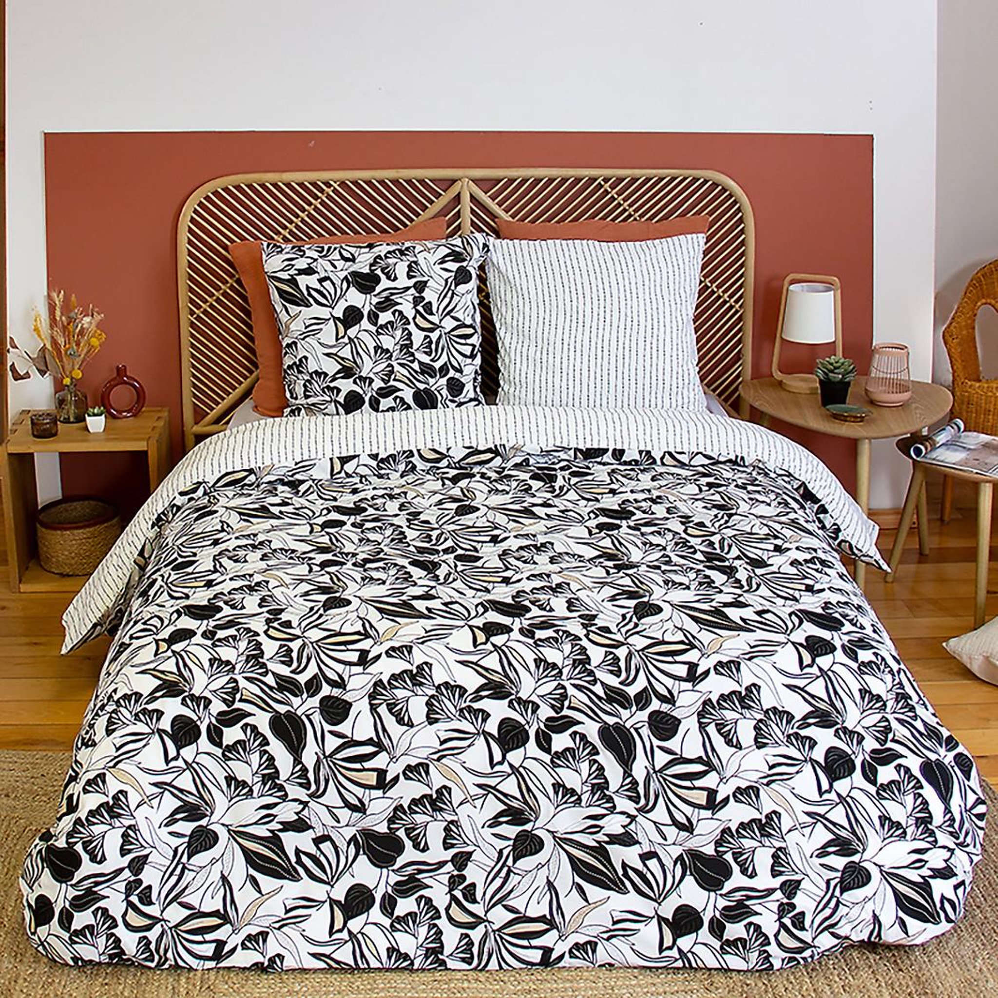 Home collection Parure de couette 100% microfibre, flore. Coloris disponibles : Blanc