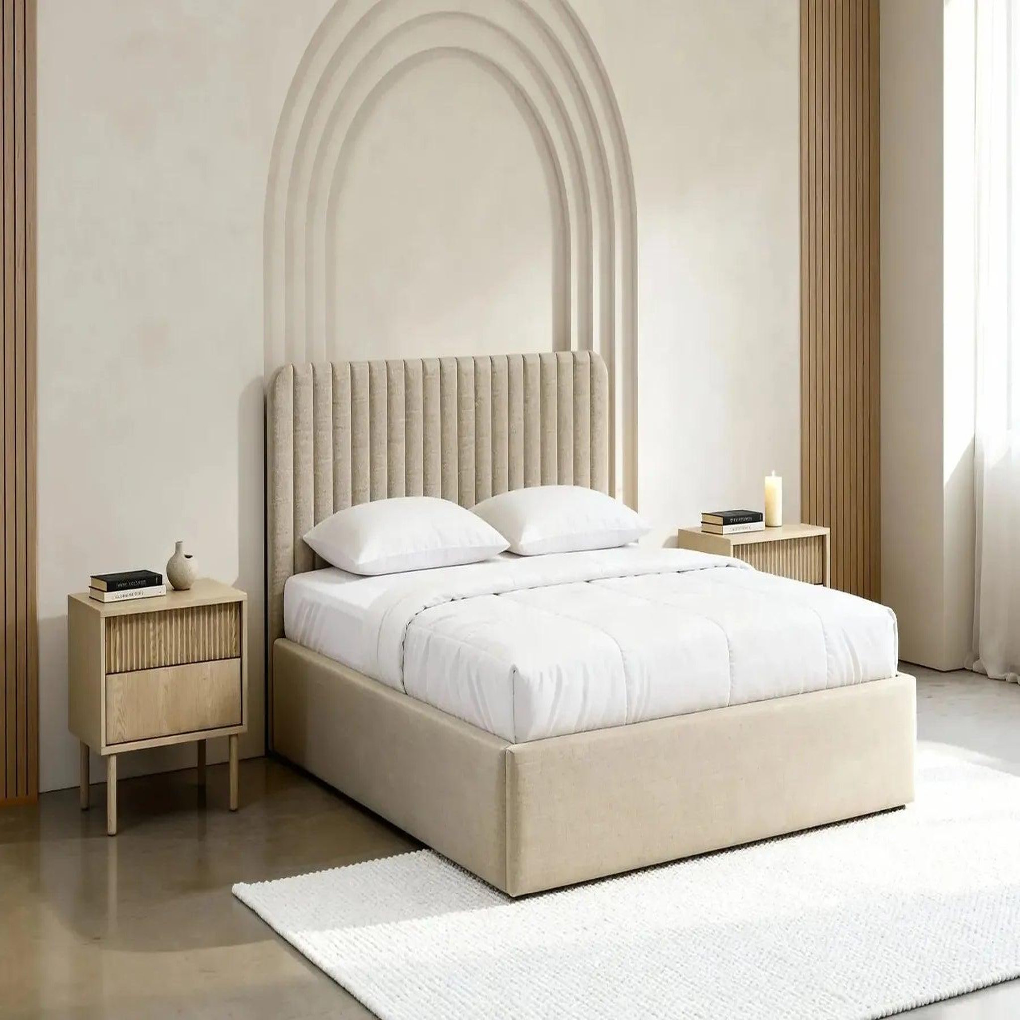 Voir la diapositive 2 : CASANOVA PARIS Jeanne - lit coffre tissu velours