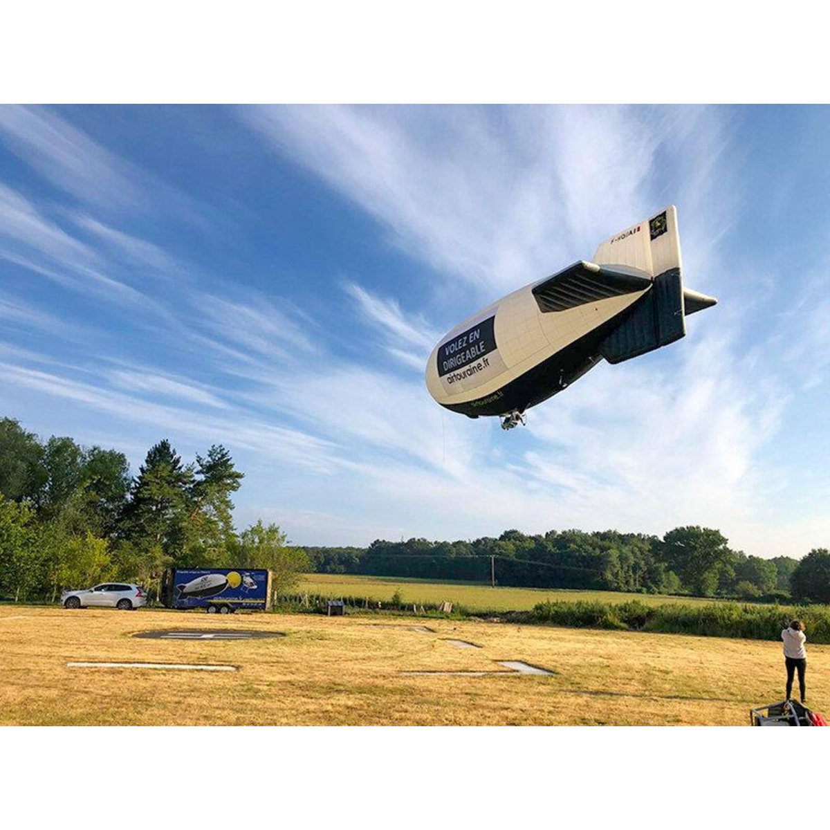 Smartbox Vol en dirigeable au-dessus de Tours ou du château de Chenonceau - Coffret Cadeau Sport & Aventure