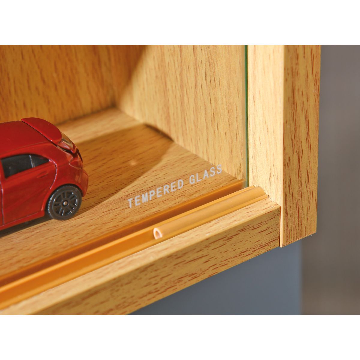 Vitrine pour miniatures  coloris hêtre ULLI