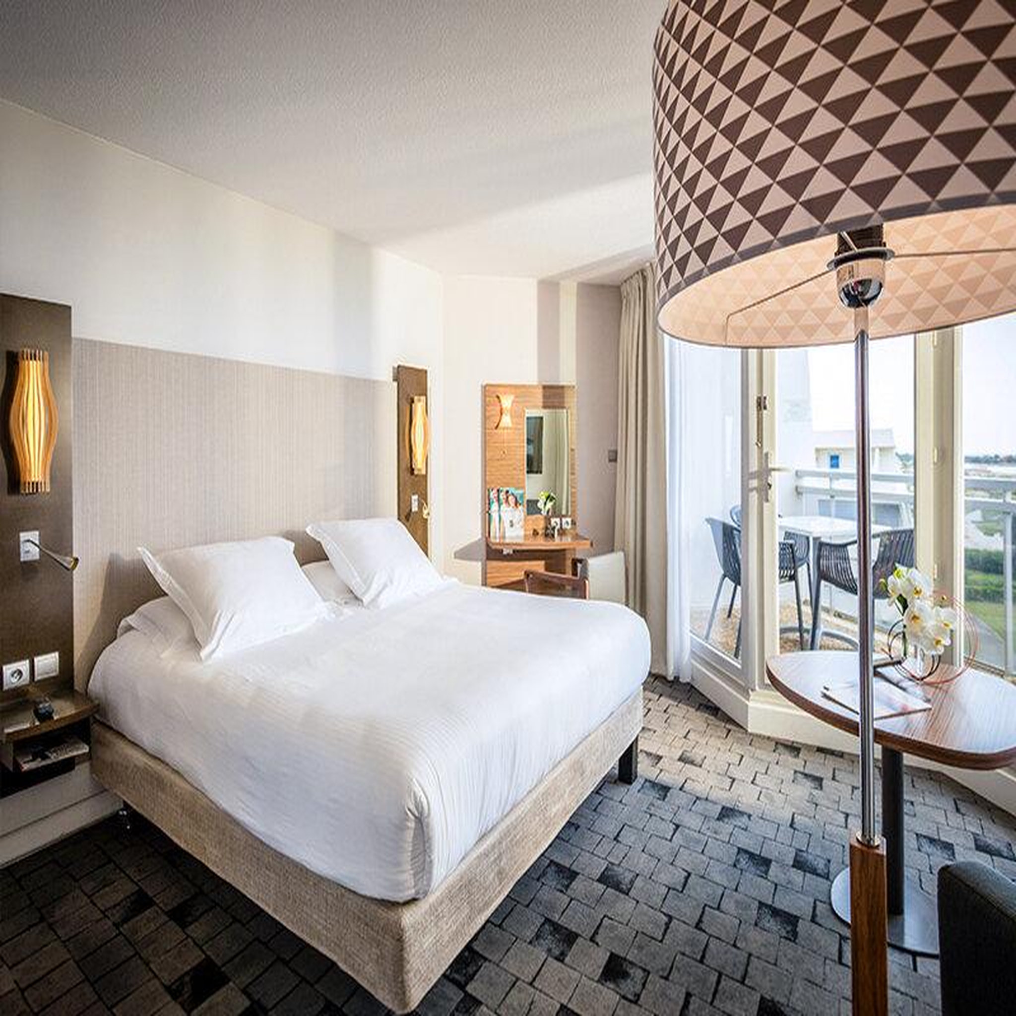 Voir la diapositive 2 : Smartbox Thalazur port camargue 4 étoiles : 1 nuit avec accès spa marin et dîner - coffret cadeau séjour