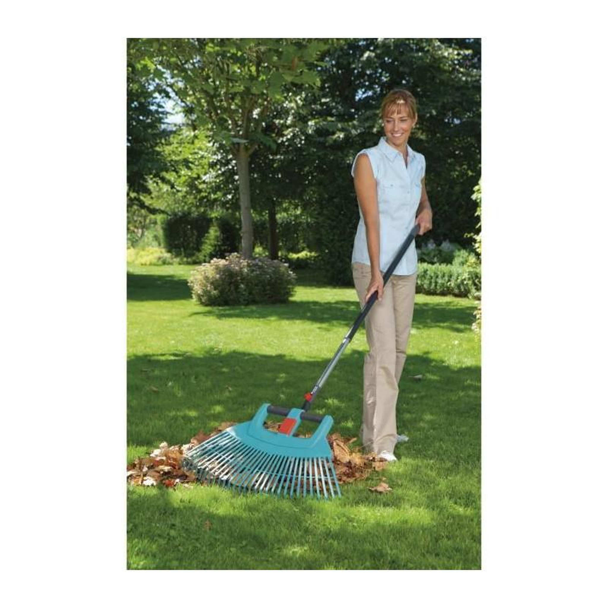Voir la diapositive 4 : Gardena GARDENA Balai a gazon 2 en 1 XXL 77cm Combisystem - Plastique renforce - 32 dents - Ratissage herbe - Garantie 25 ans 3107-20