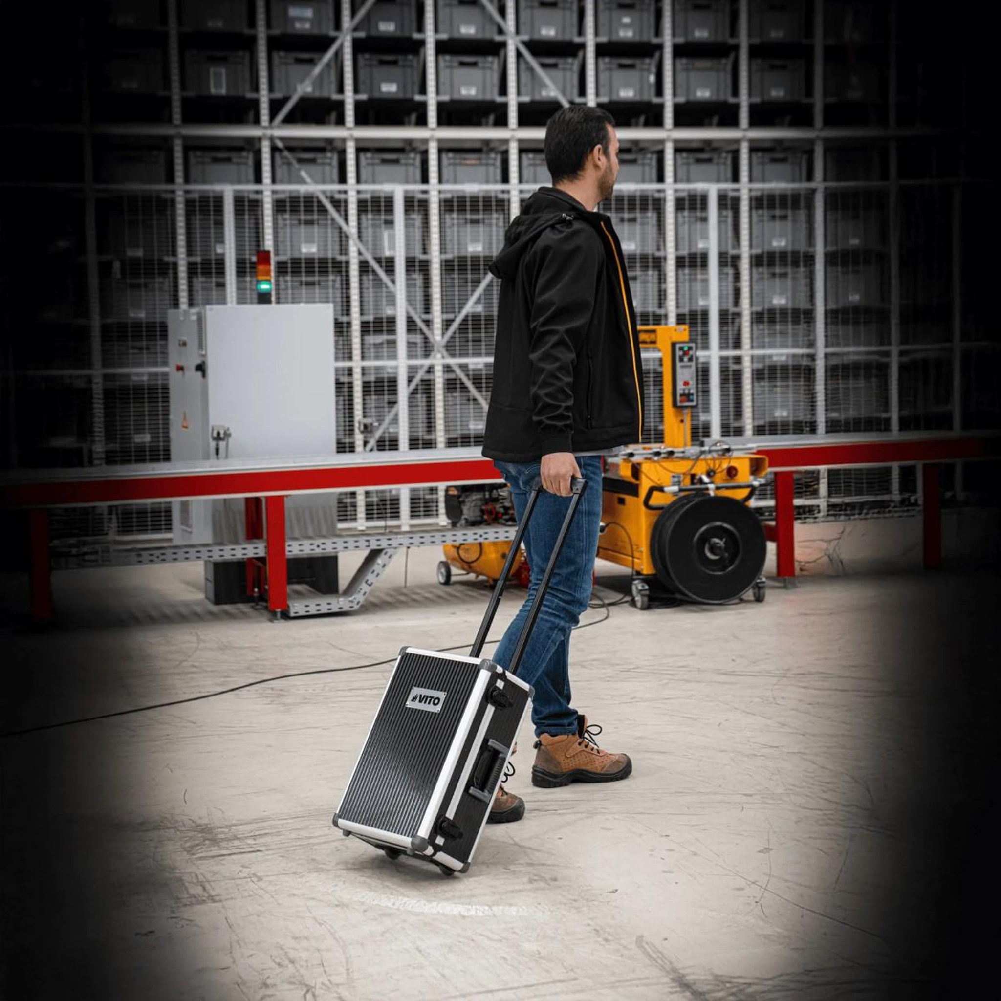 Voir la diapositive 5 : VITO Mallette à Outils Valise et Trolley 137 Outils Servante sur roues Douilles, Cliquets, Clés, Tournevis, Pinces, Marteau VITO