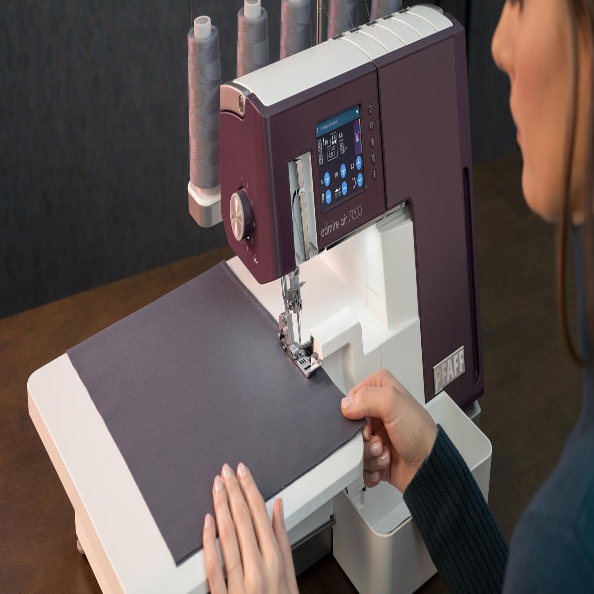 Voir la diapositive 2 : Pfaff Surjeteuse pfaff admire air 7000