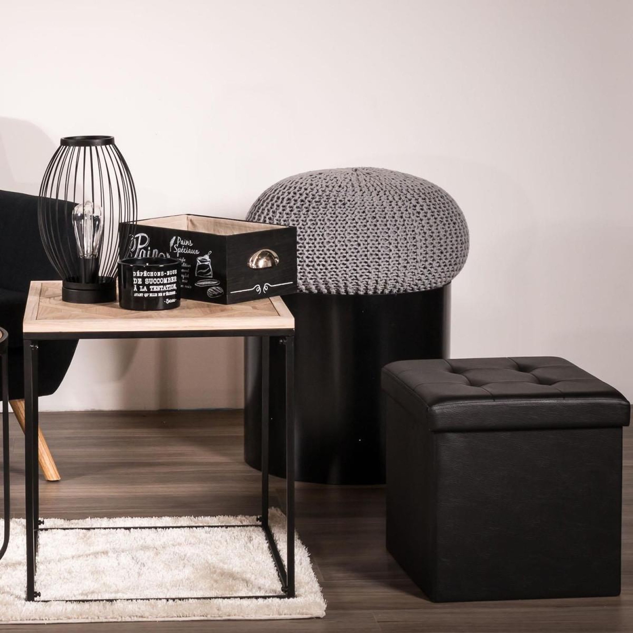 Voir la diapositive 3 : The Home Deco Factory Pouf coffre pliable capitonné  cesaro  37cm noir