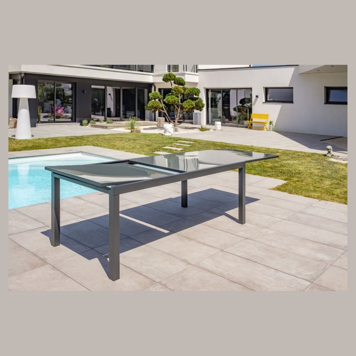 Table de jardin rectangulaire - 10/12 places - Aluminium et plateau en verre - Anthracite - TOLEDE