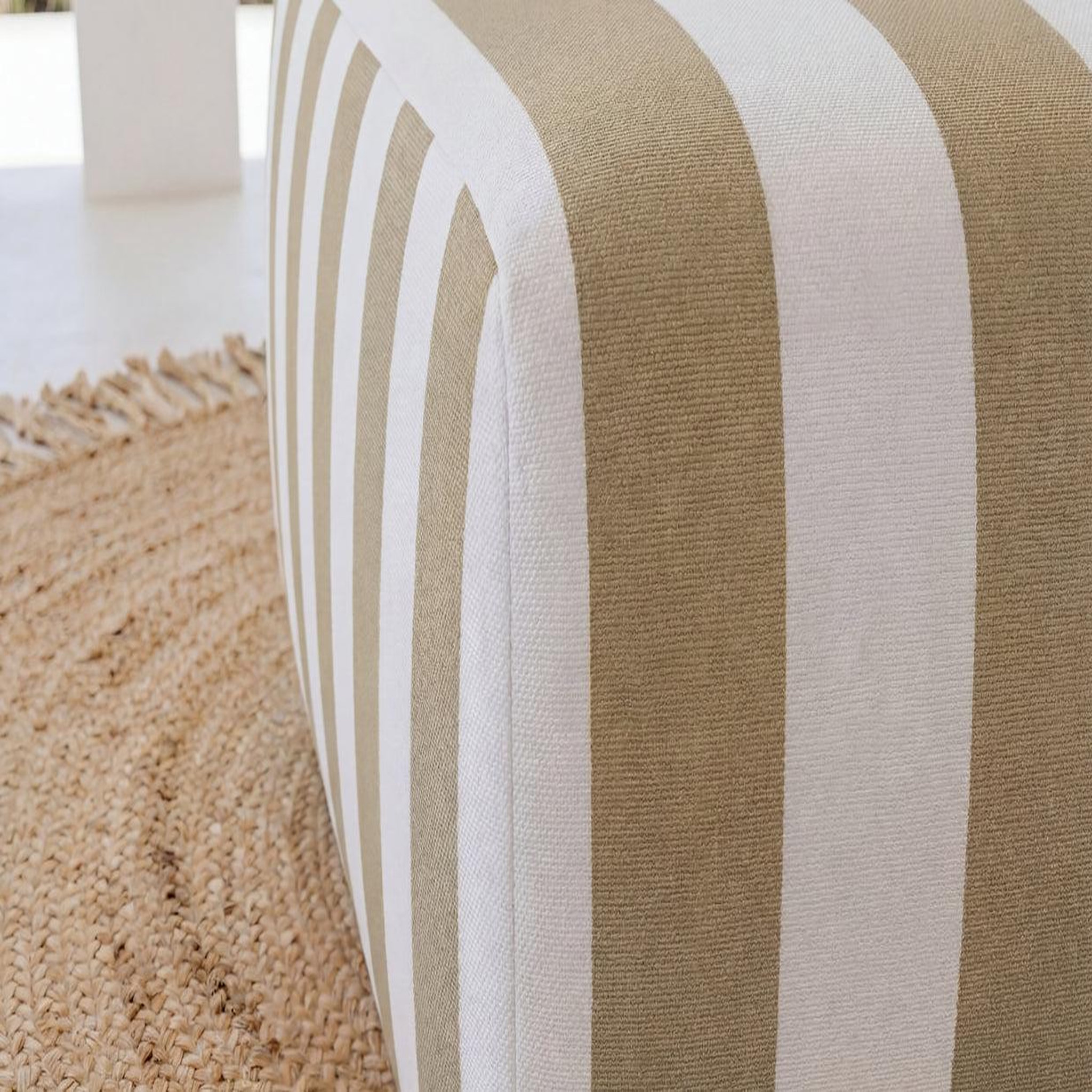 Voir la diapositive 6 : CASANOVA PARIS Elvis - pouf tissu rayé