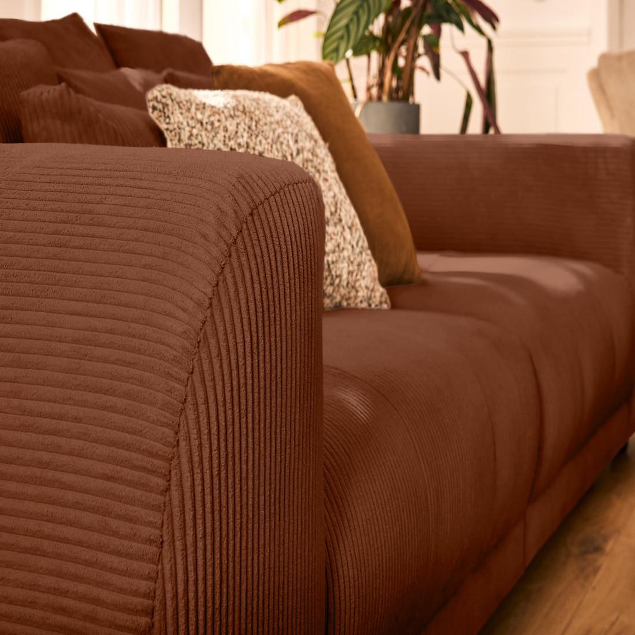 Voir la diapositive 5 : LISA DESIGN Amadora - canapé droit 4 places en velours côtelé