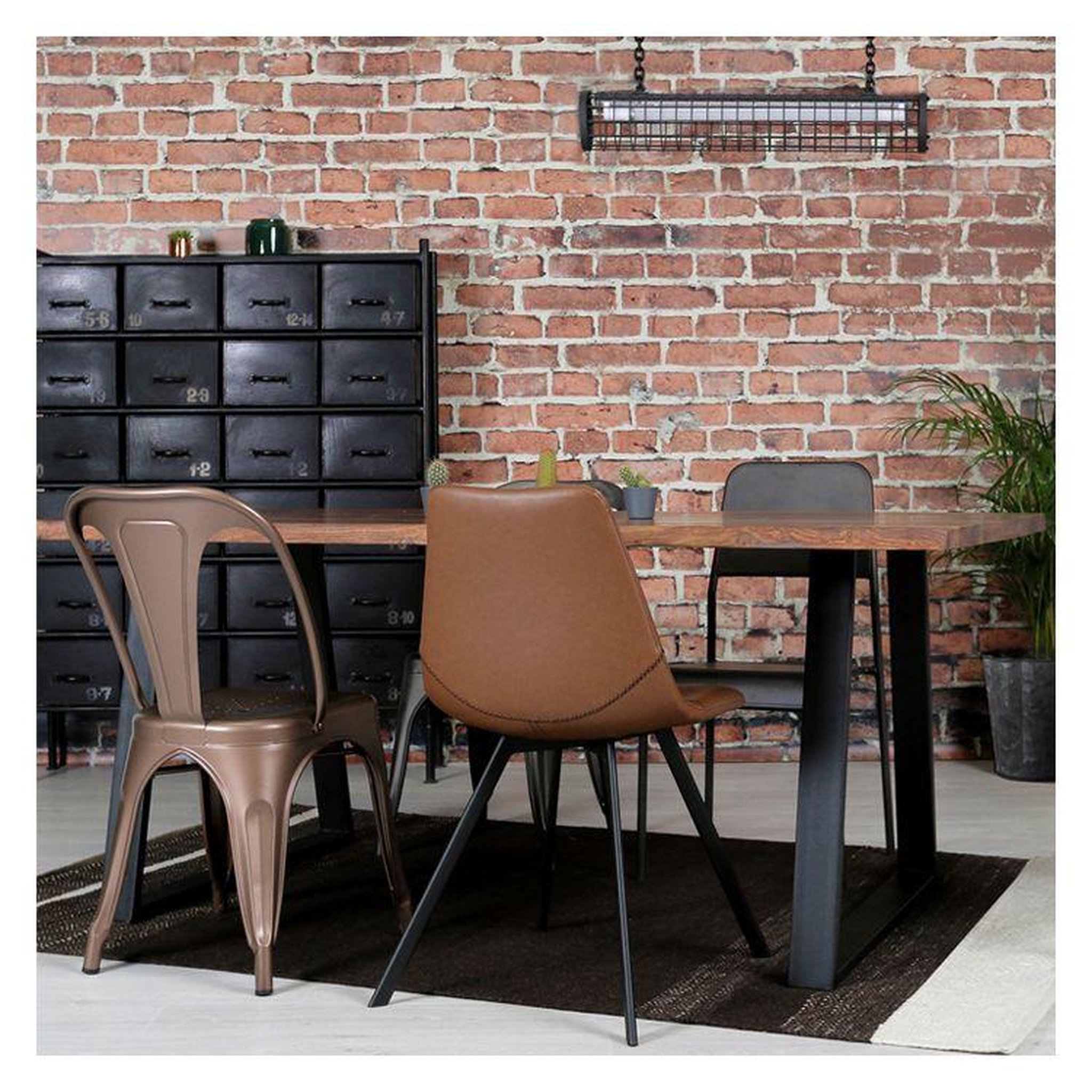 Voir la diapositive 5 : MAISON PAVANE Lot de 2 chaises en métal cuivre-indus