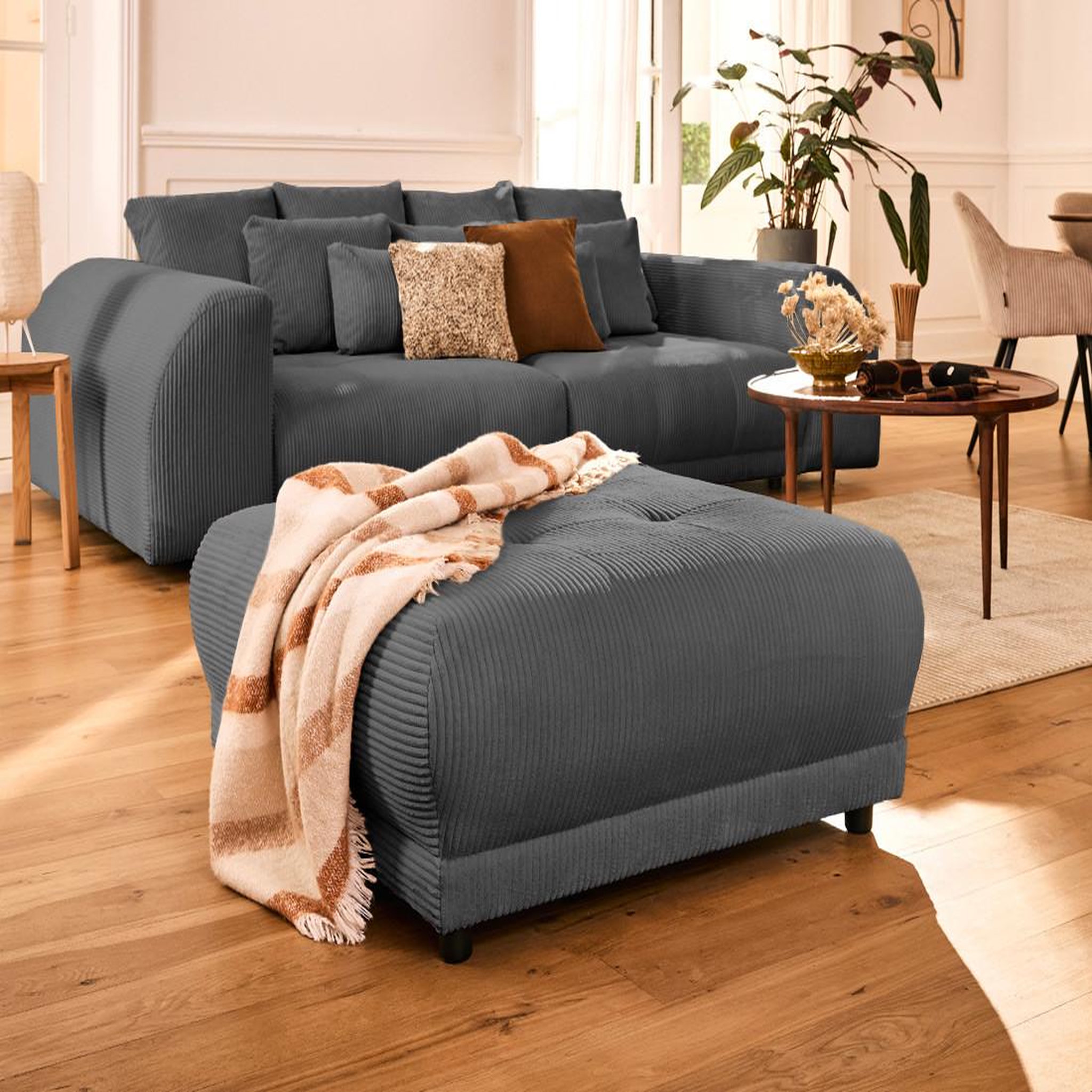 Voir la diapositive 6 : LISA DESIGN Amadora - pouf en velours côtelé