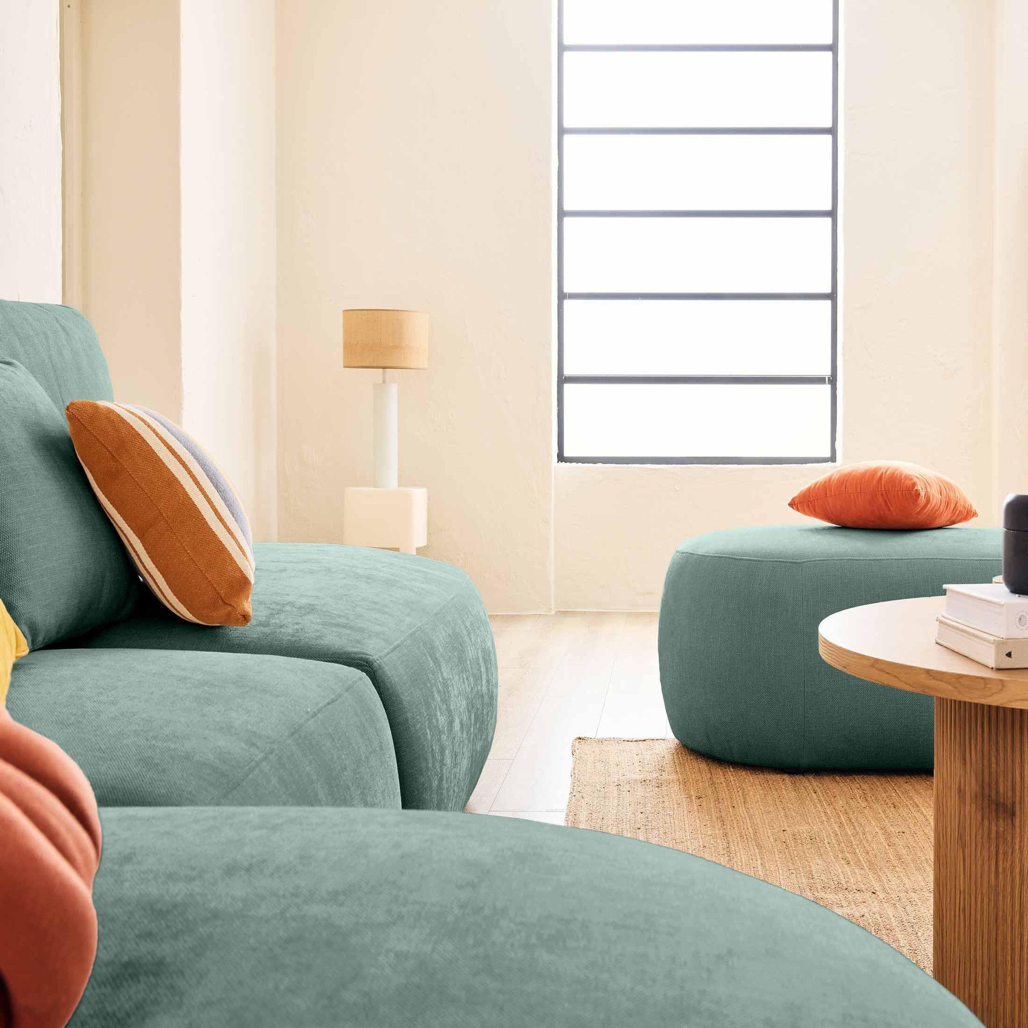 Voir la diapositive 2 : LISA DESIGN Santorini - canapé modulable d'angle gauche + pouf - 5 places - en tissu texturé