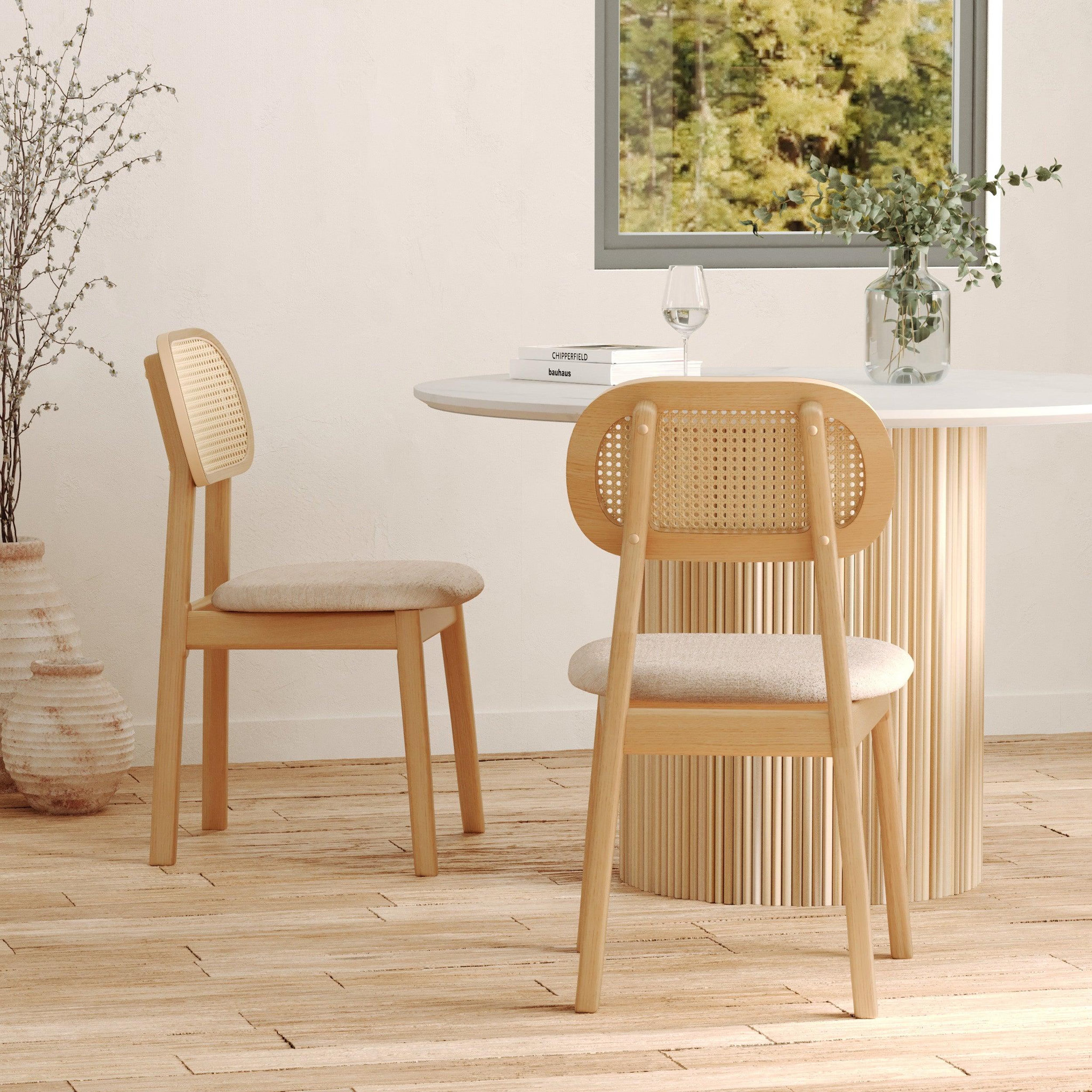 Voir la diapositive 2 : MAISON PAVANE Lot de 2 chaises en bois clair, tissu beige et rotin synthétique-maria