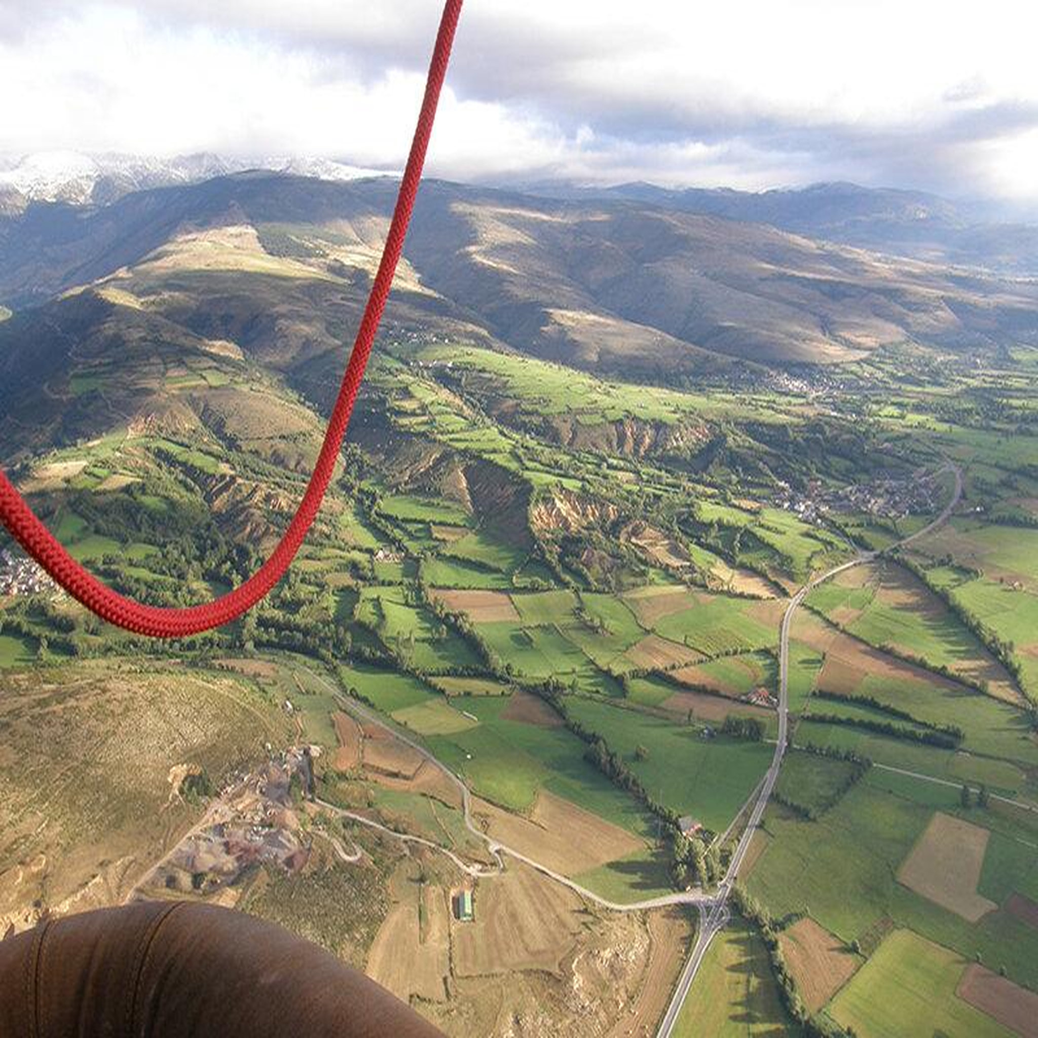 Voir la diapositive 4 : Smartbox Vol en montgolfière pour 2 et dégustation de fromage dans les pyrénées - coffret cadeau sport & aventure