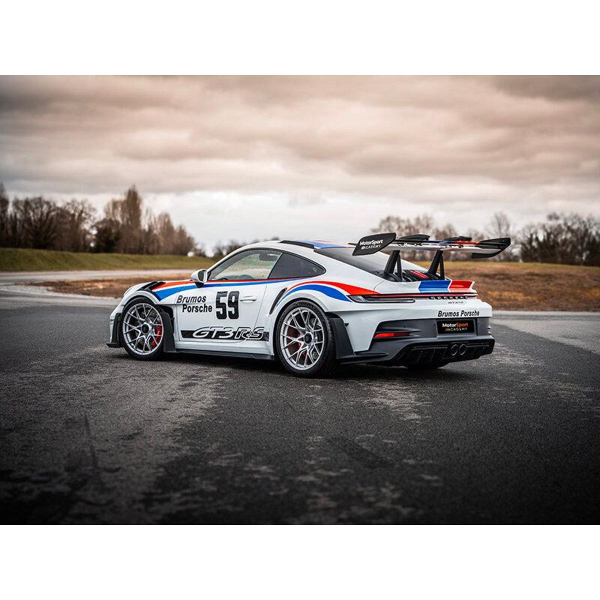 Smartbox Stage de pilotage : 2 tours sur le circuit de Mornay en Porsche 992 GT3 RS - Coffret Cadeau Sport & Aventure