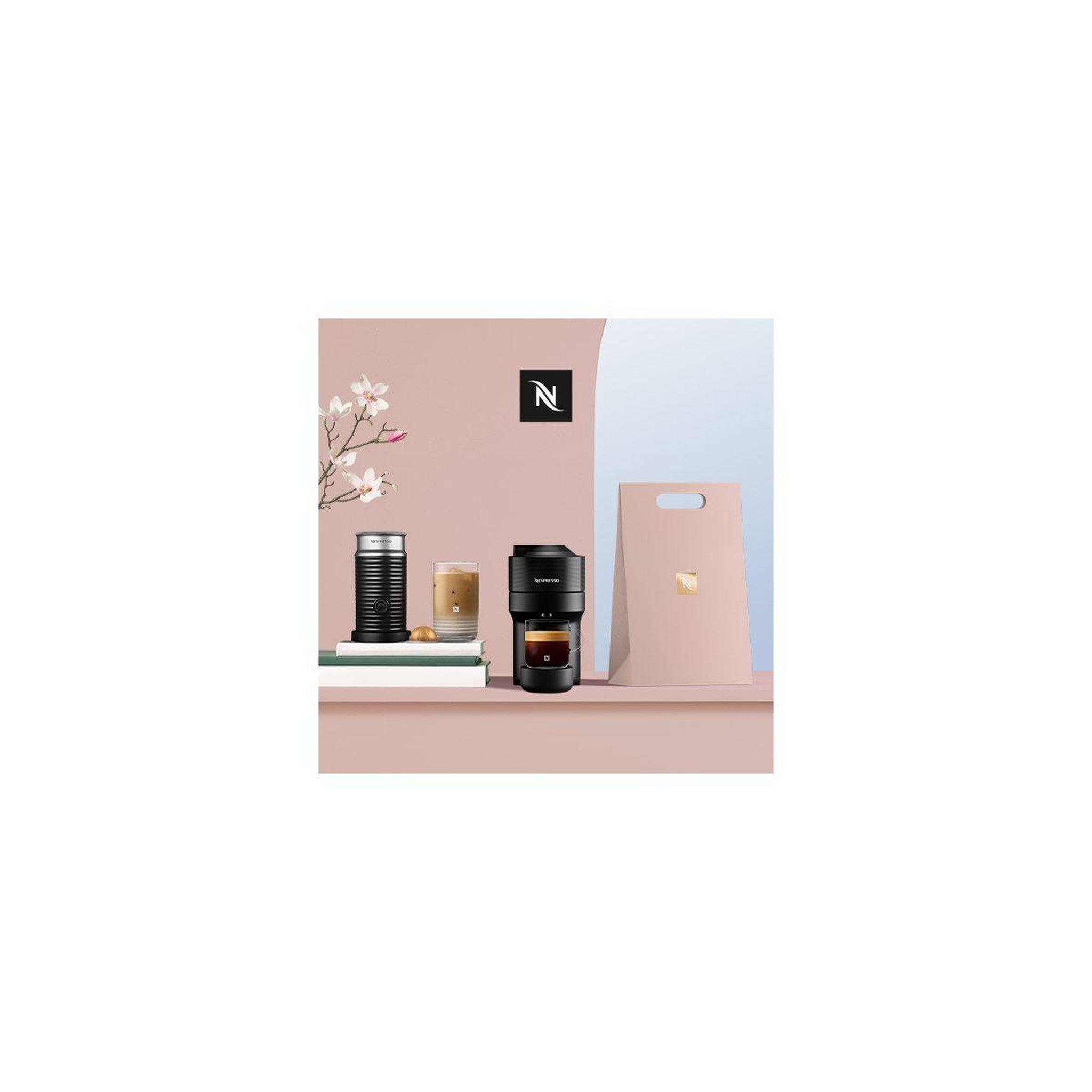 Voir la diapositive 2 : DELONGHI Nespresso Vertuo Pop noir & Aeroccino 3 ENV90.BAE