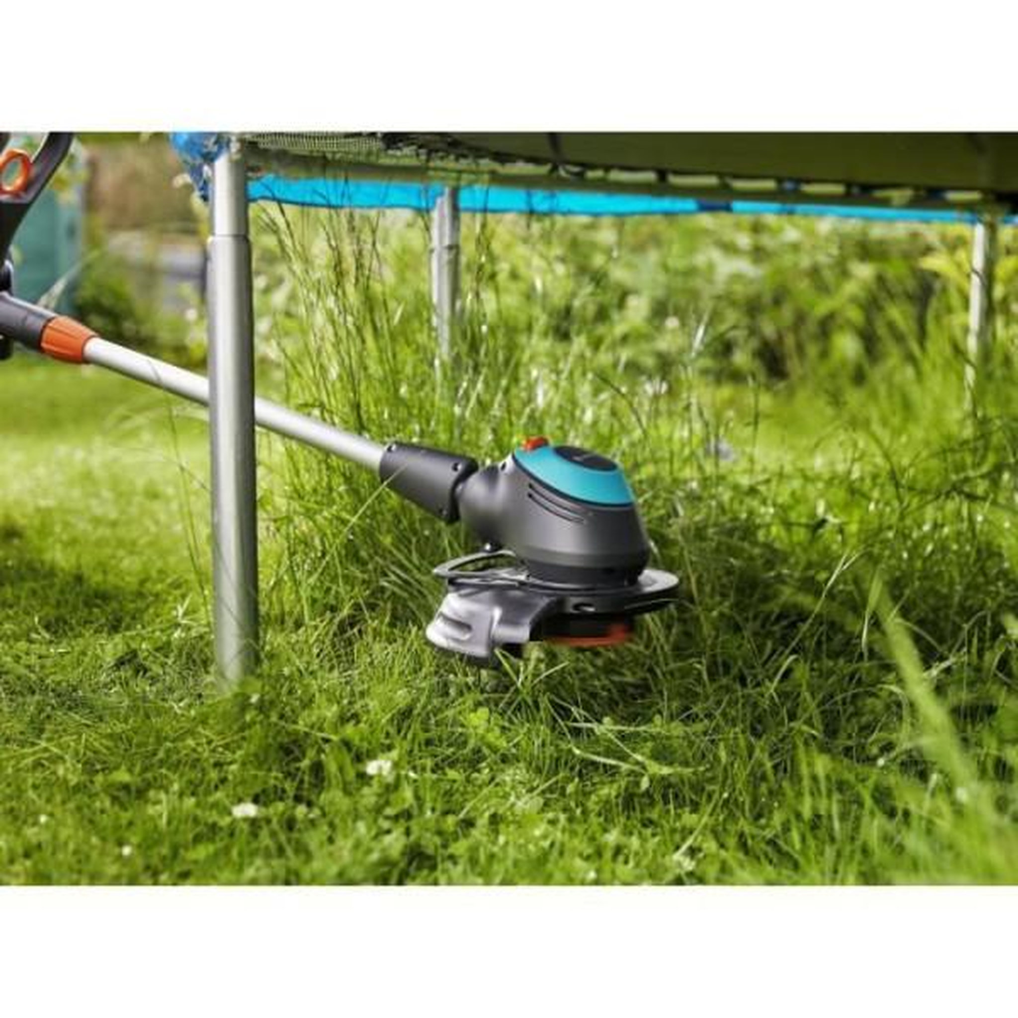 Voir la diapositive 4 : Gardena Coupe-bordure électrique - GARDENA - EasyCut 450/25 - 450W - 28 cm - Manche télescopique inclinable