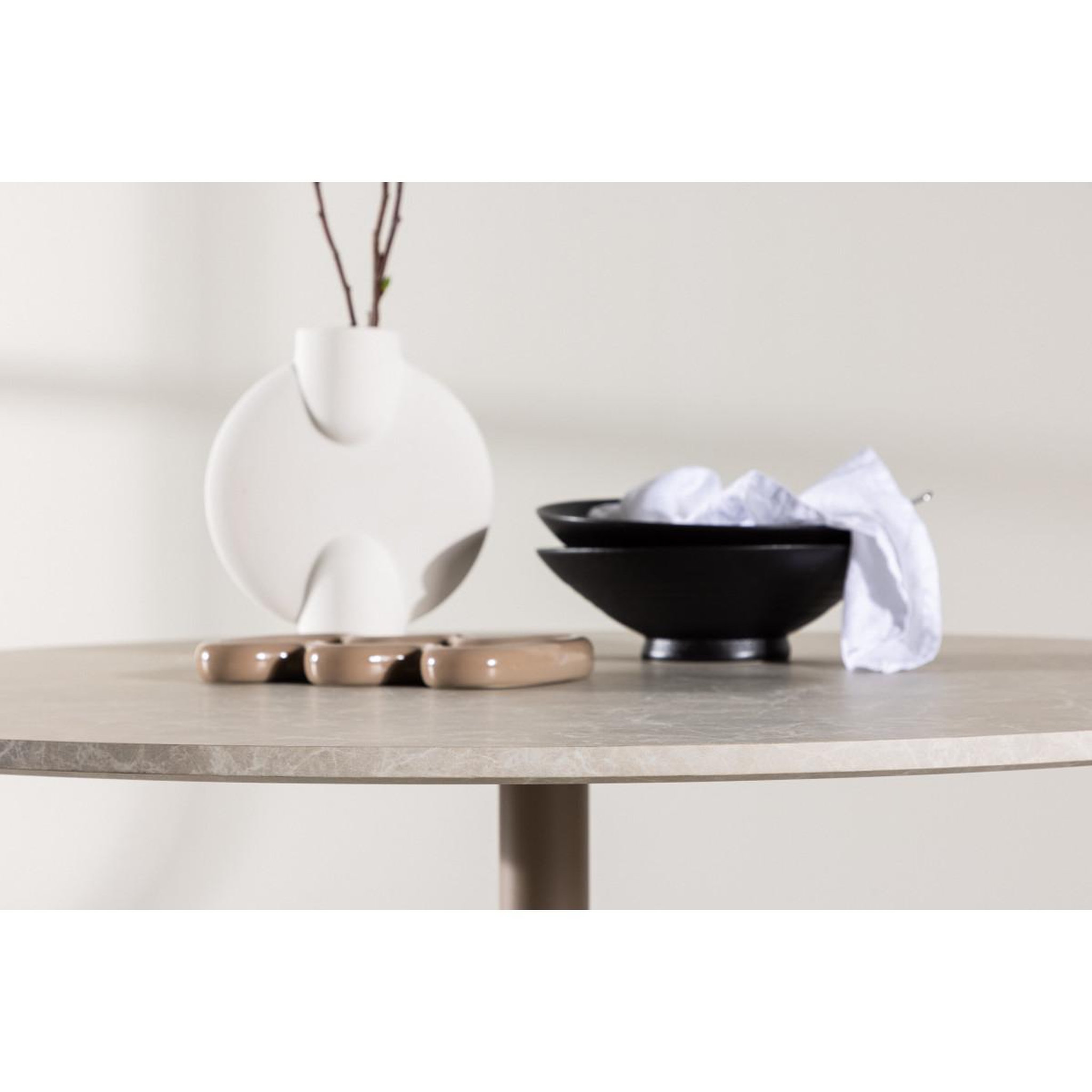 Voir la diapositive 5 : Paris Prix Table à manger effet marbre  lycke  110cm beige