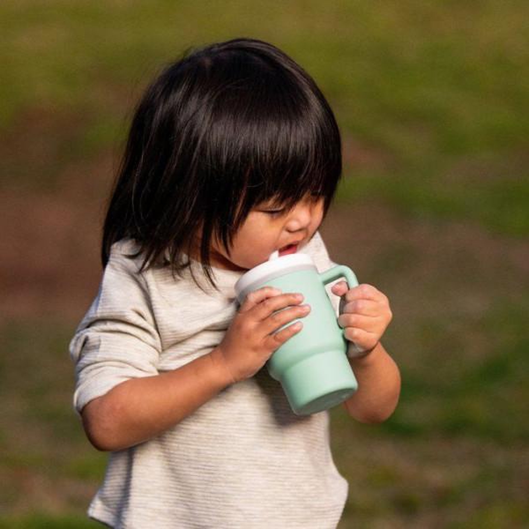 Voir la diapositive 6 : INFANTINO Ma premiere tasse silicone - infantino - 255 ml - cool mint