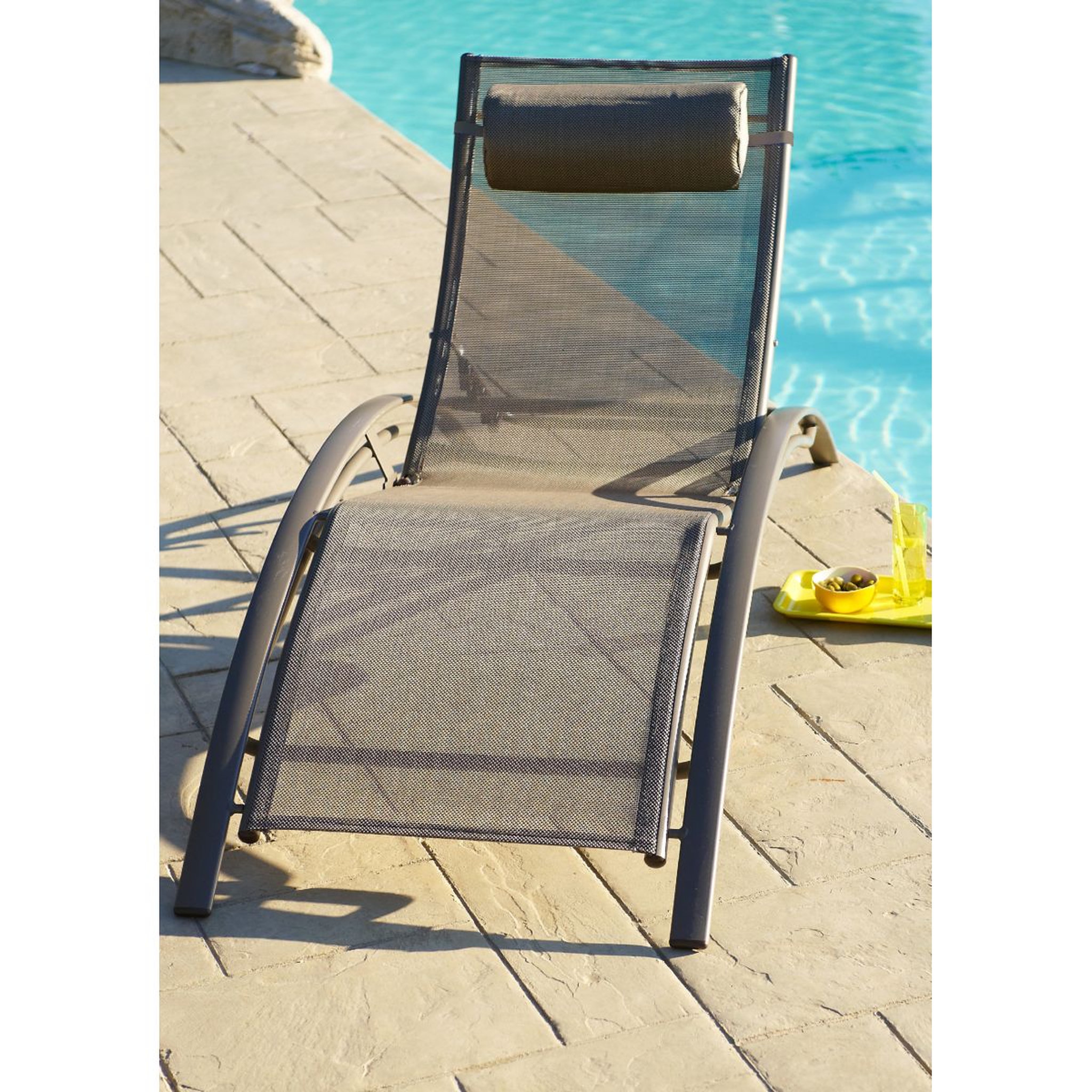 Voir la diapositive 2 : DCB GARDEN Lot de 2 bains de soleil - Aluminium et textilène - Cappuccino