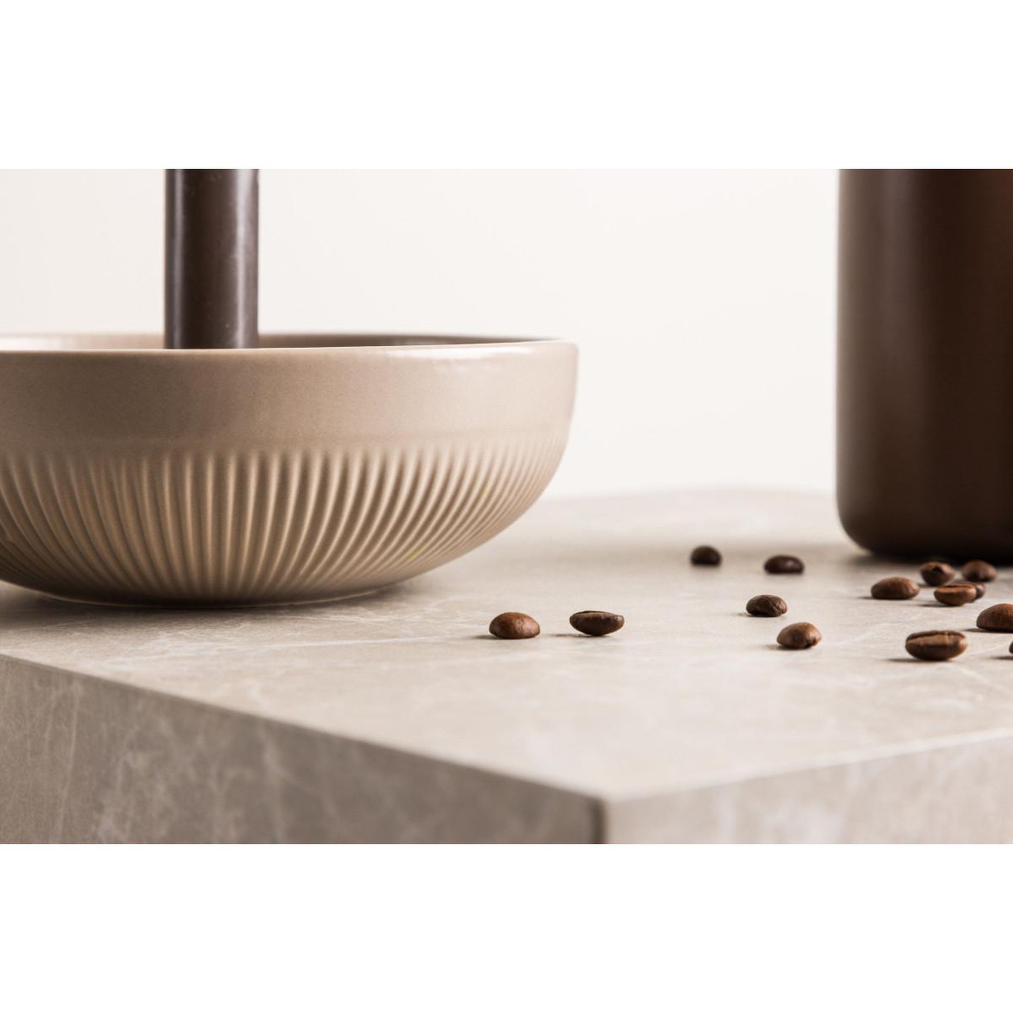 Voir la diapositive 5 : Paris Prix Bougeoir design en céramique  posh  18cm beige