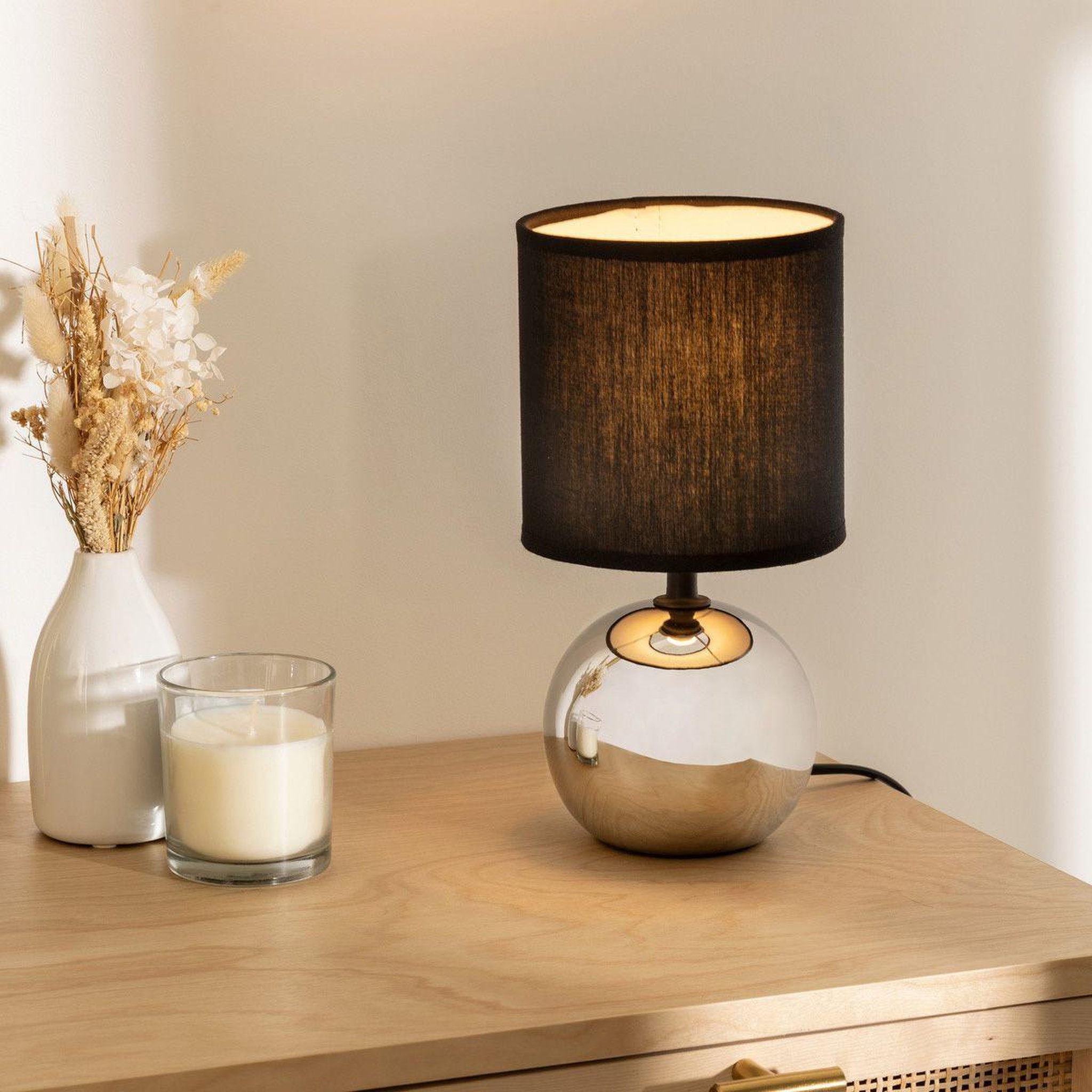 Voir la diapositive 4 : ATMOSPHERA Lampe à poser céramique  boule  25cm argent