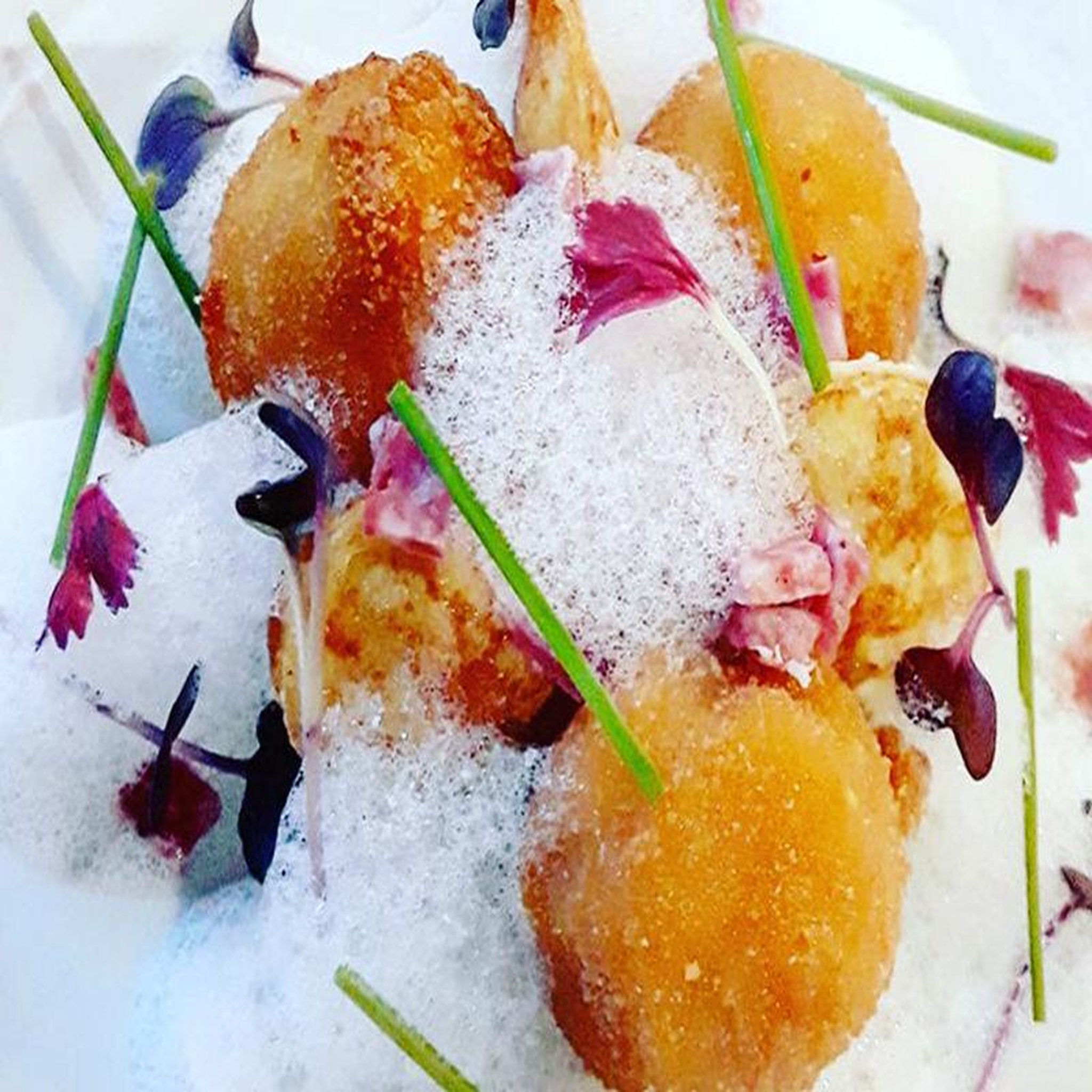 Voir la diapositive 2 : Smartbox Cours de cuisine de 3h30 d'un menu de chef 3 plats à domicile pour 4 avec dégustation - coffret cadeau gastronomie